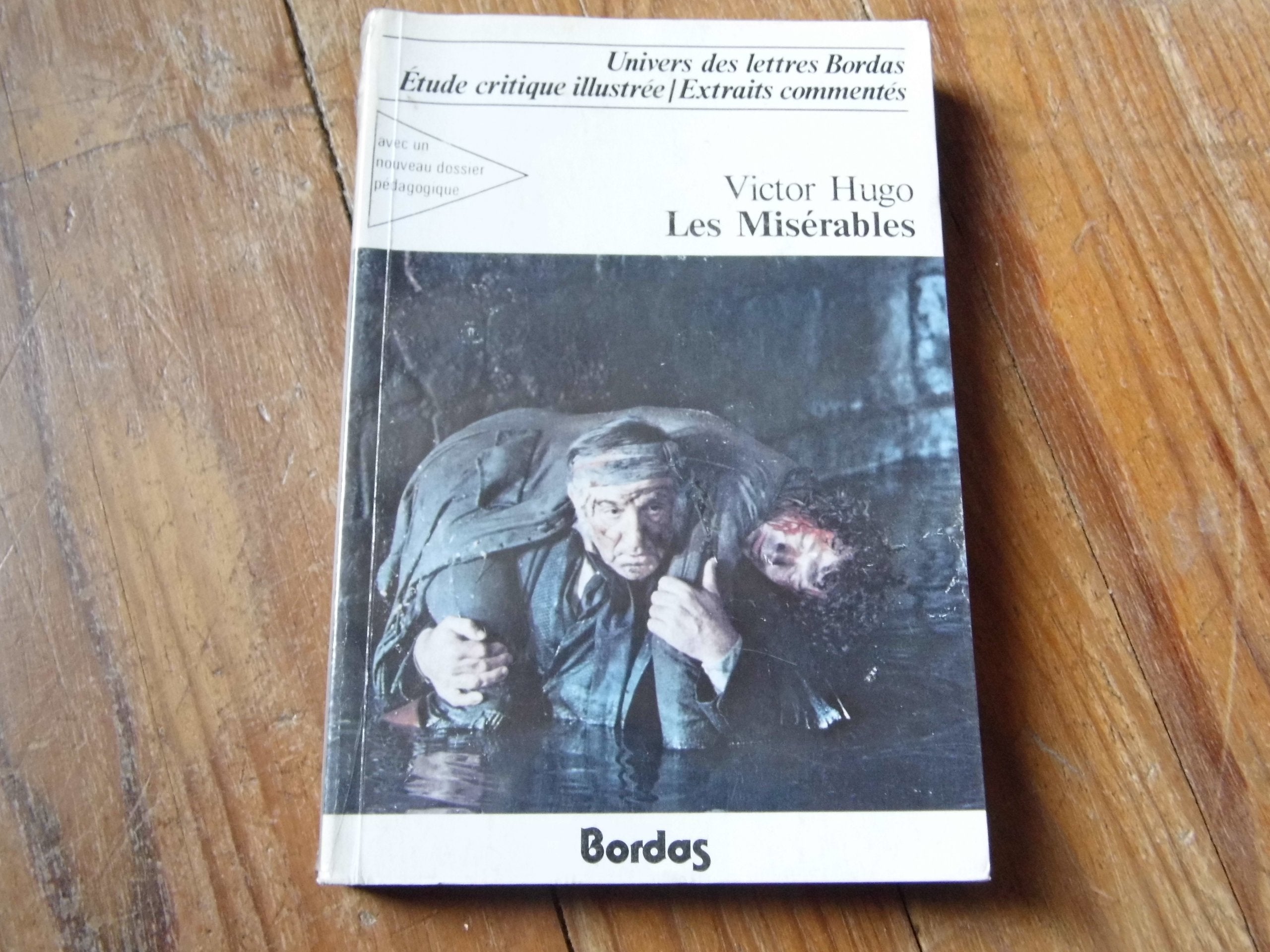 Les Misérables : Extraits (Univers des lettres Bordas) book