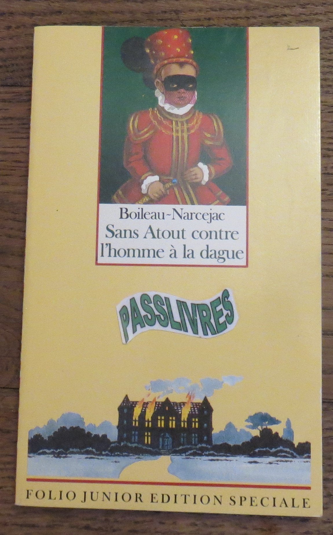 Sans Atout contre l'homme à la dague Books