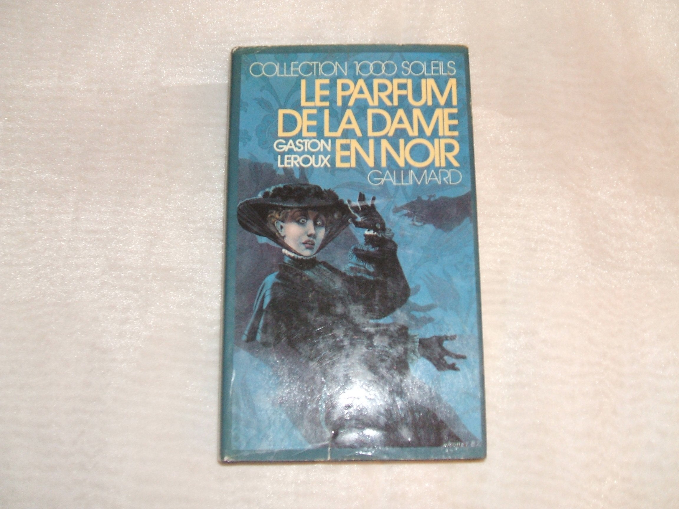 Le Parfum de la Dame en Noir Books