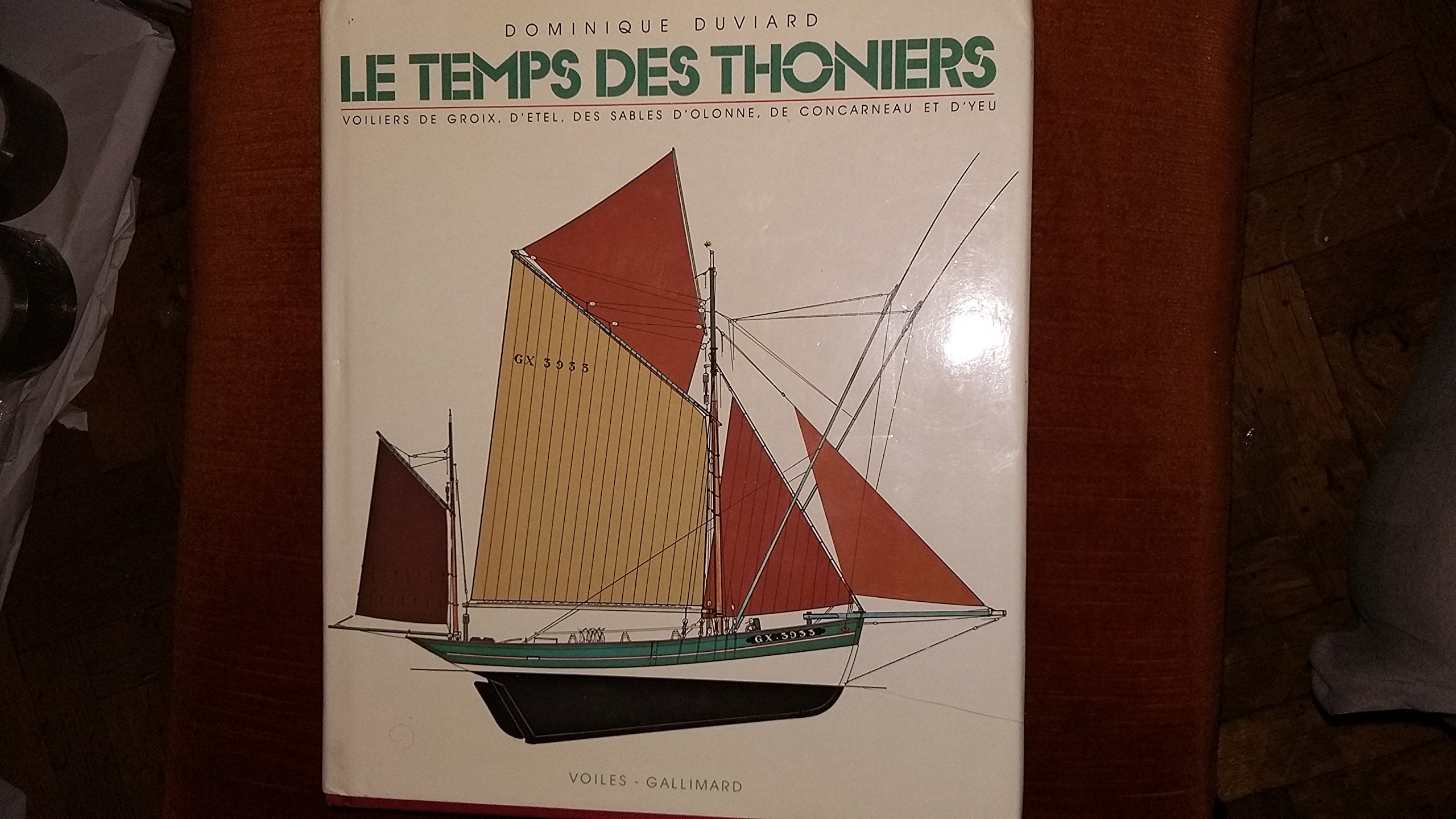 Le Temps des thoniers : voiliers de Groix, d'Etel, des Sables-d'Olonne, d'Yeu, de Concarneau... Books