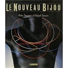 Nouveau bijou (Le): - TRADUIT DE L'ANGLAIS DONT 115 EN COULEUR book