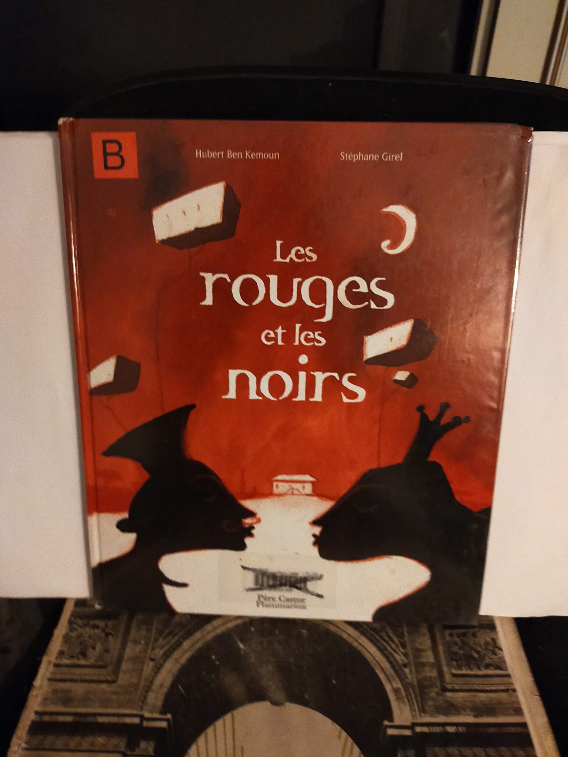 Les Rouges et les Noirs book