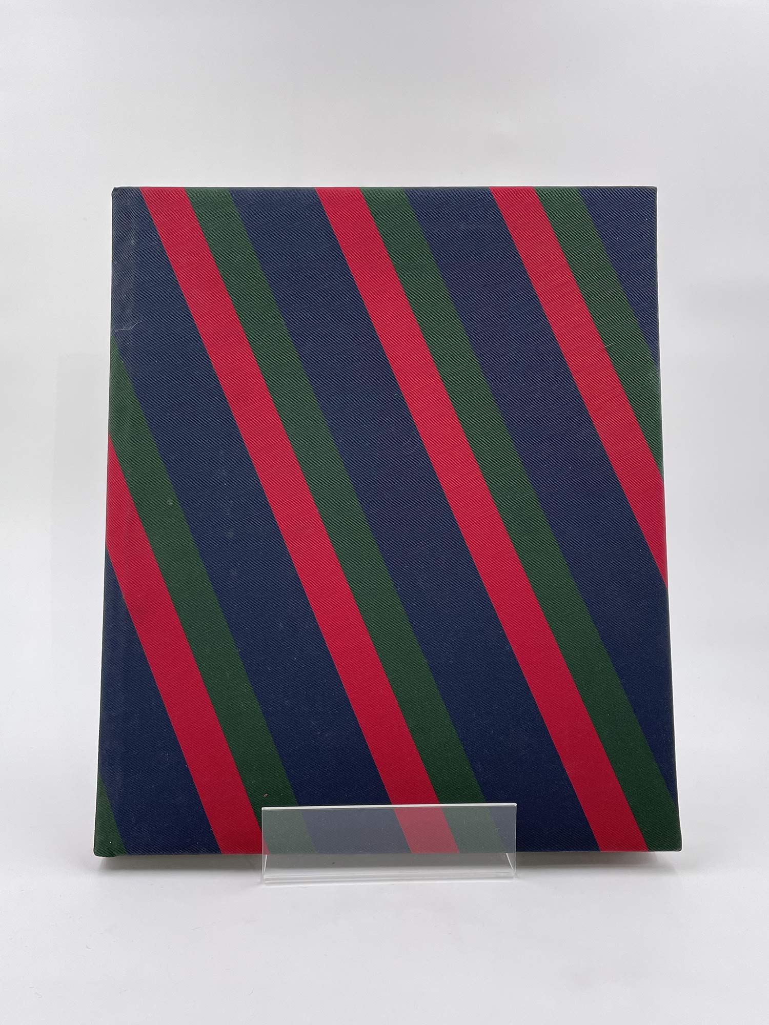 La grande histoire de la cravate (édition luxe reliee soie (Connaisseurs) Books