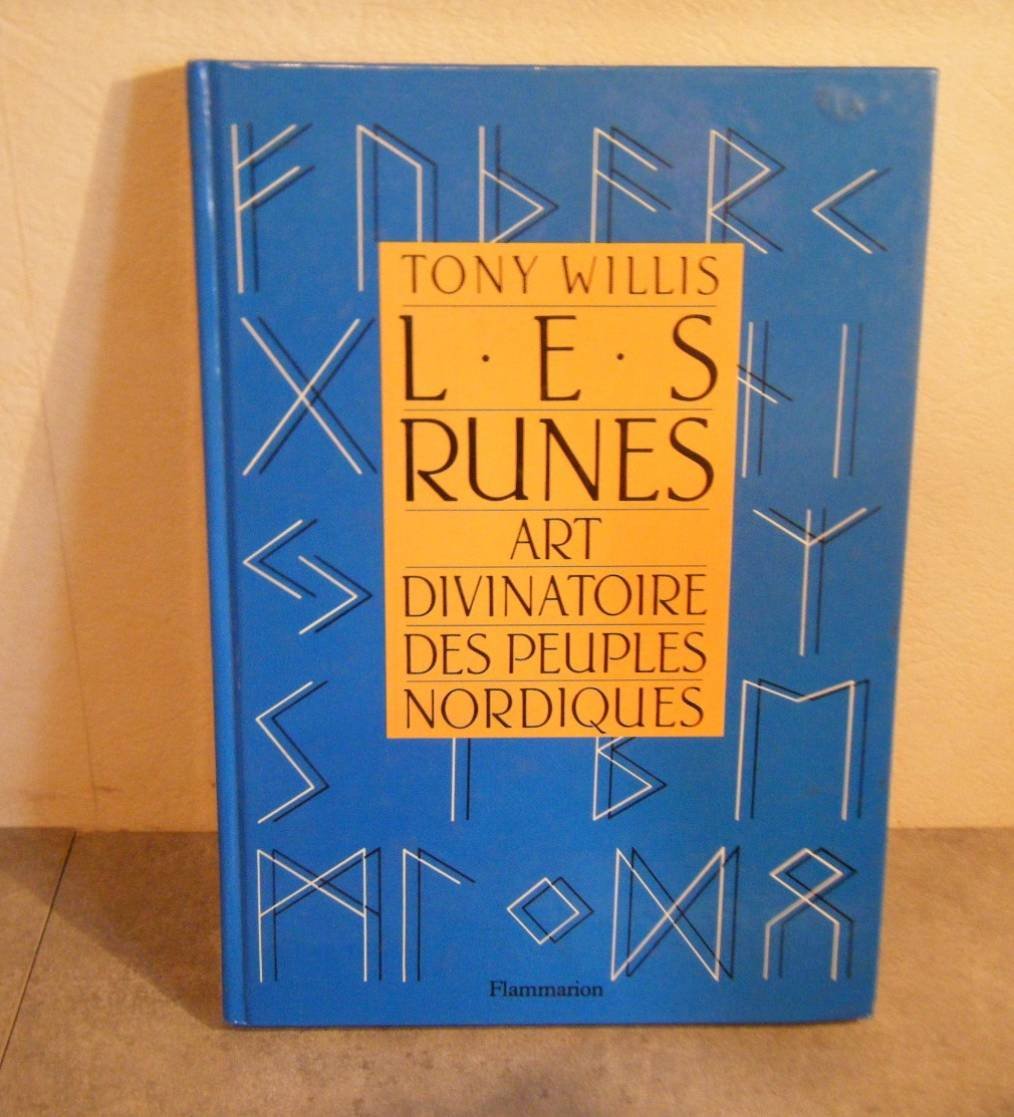 Les Runes : art divinatoire des peuples nordiques Books