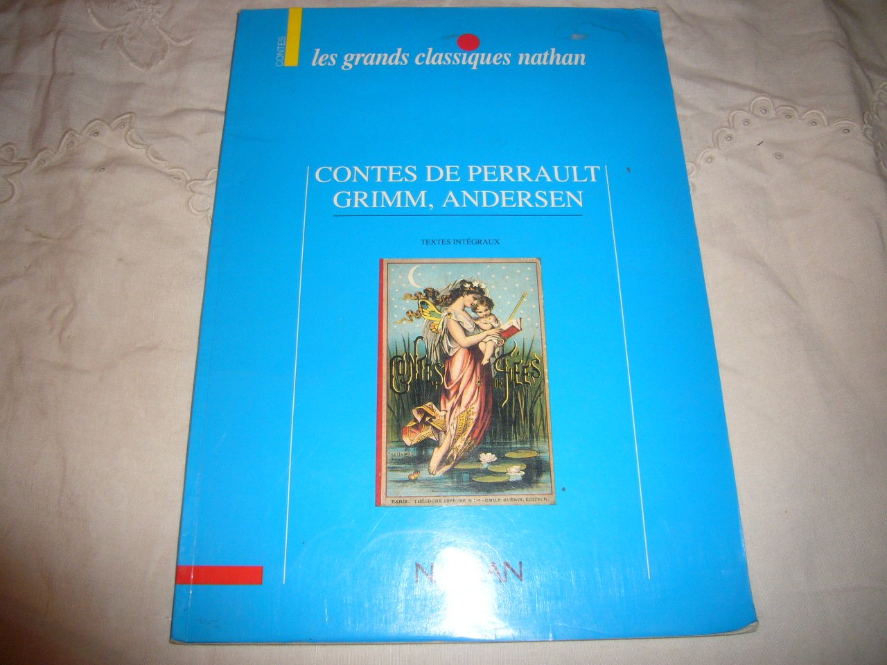 Cendrillon: Hans-mon-hérisson, La petite ondine et autres contes book