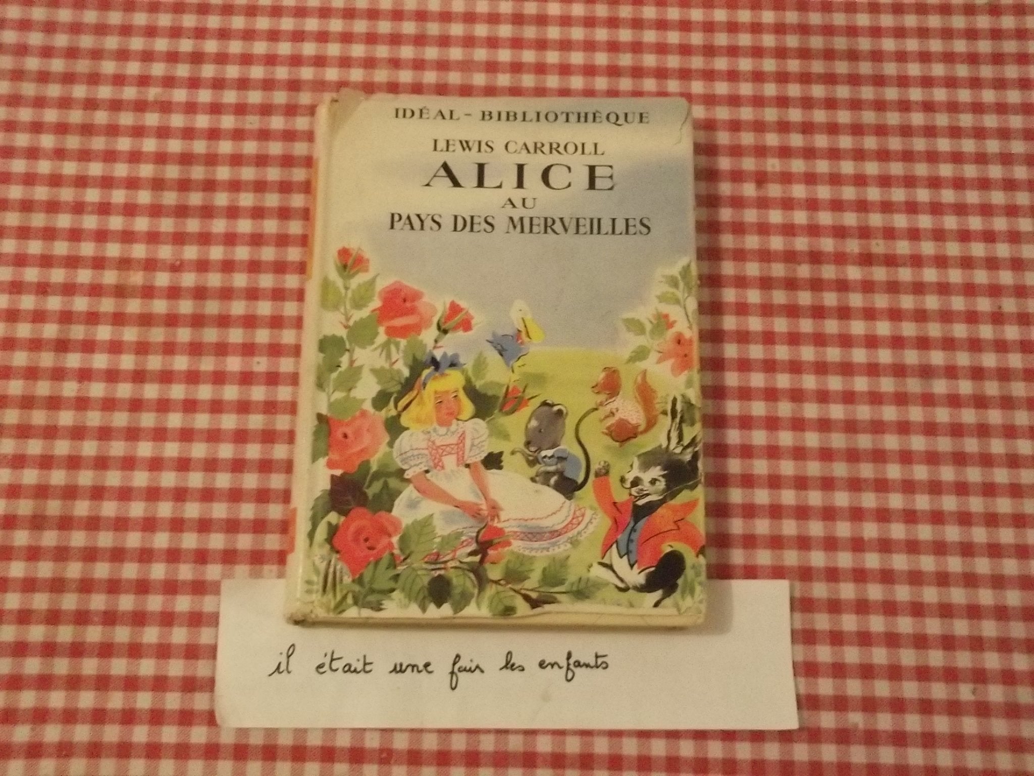 Alice au pays des merveilles : D'après Walt Disney book