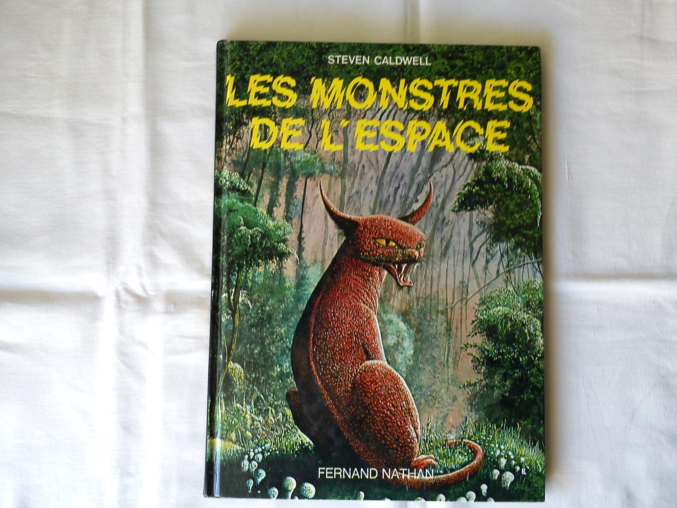 Les Monstres de l'espace : Guide illustré de la galaxie habitée book