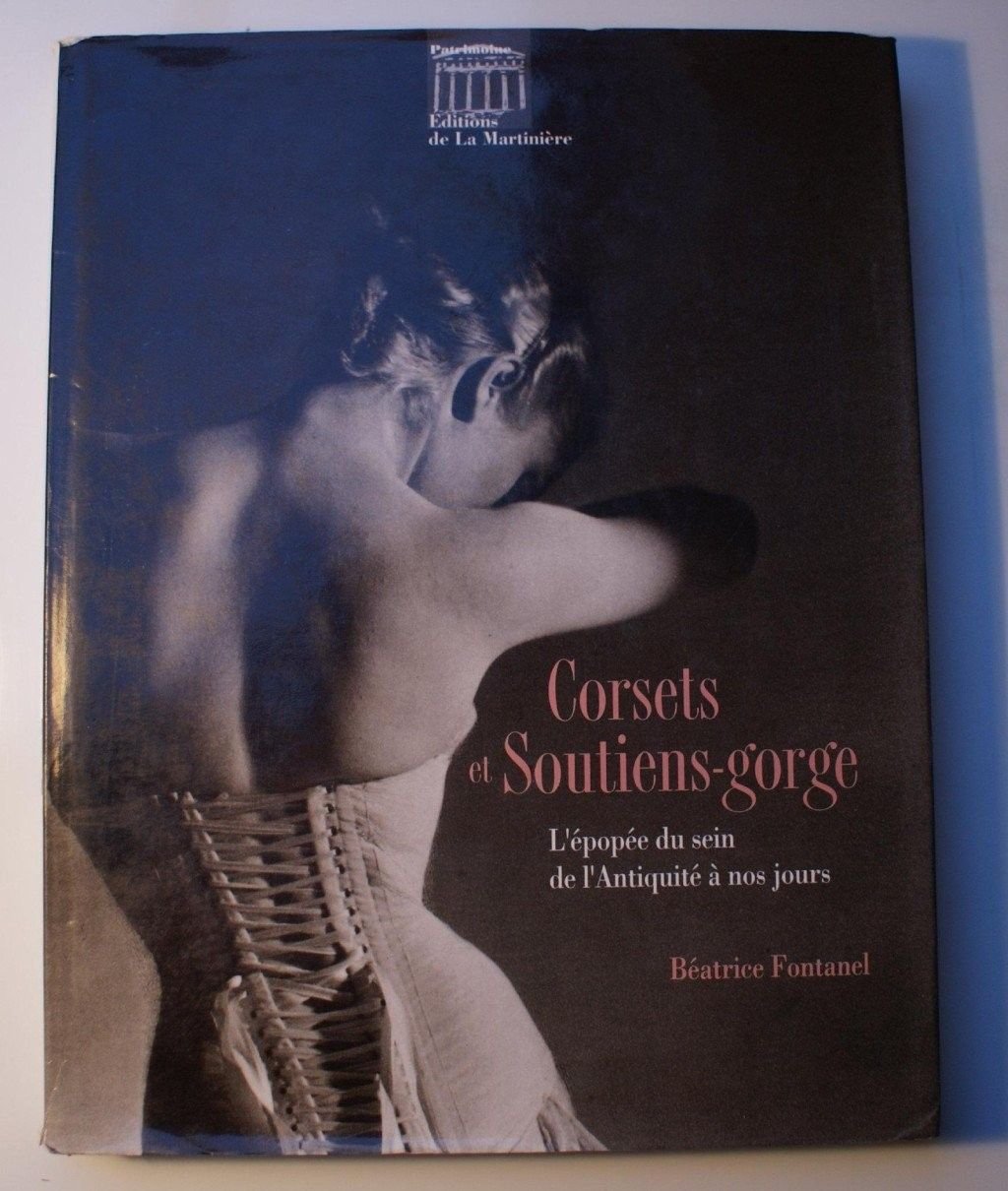 Corsets et soutiens-gorge: L'épopée du sein de l'Antiquité à nos jours Books