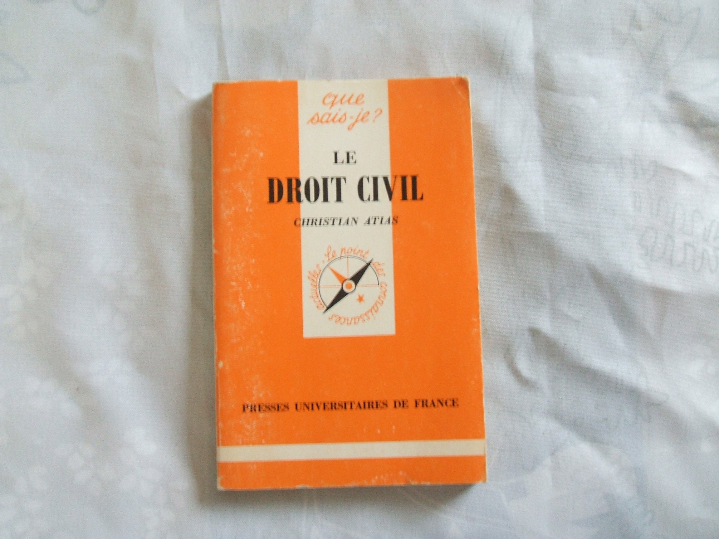 Le Droit civil book