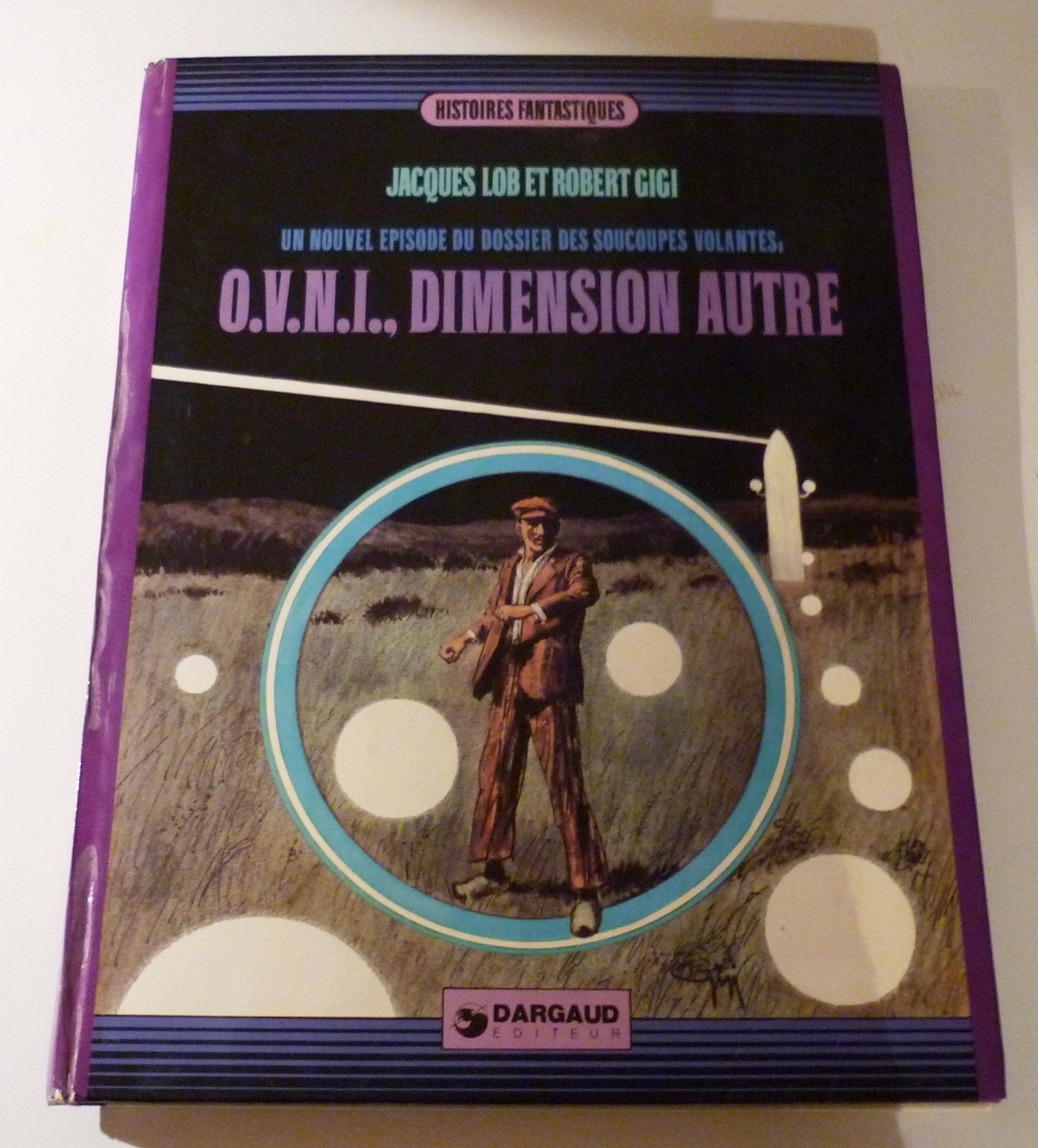 Un nouvel épisode du dossier des soucoupes volantes : O.V.N.I., dimension autre Books