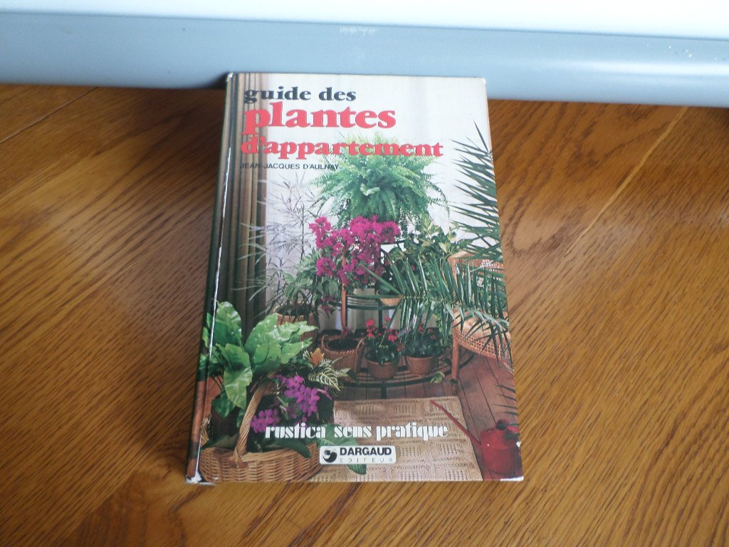 Guide des plantes d'appartement book
