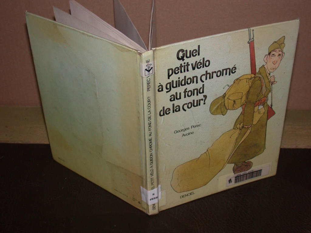 Quel petit vélo à guidon chromé au fond de la cour ? Books