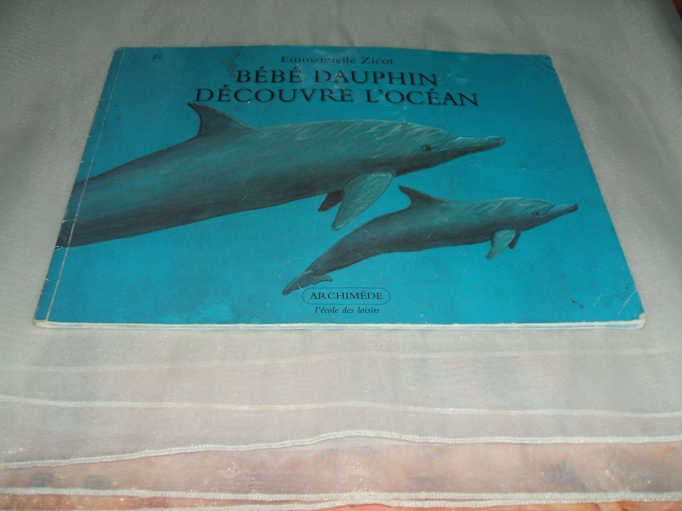 Bébé dauphin découvre l'océan Books