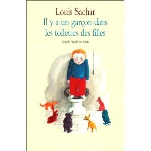 Il y a un garçon dans les toilettes des filles book