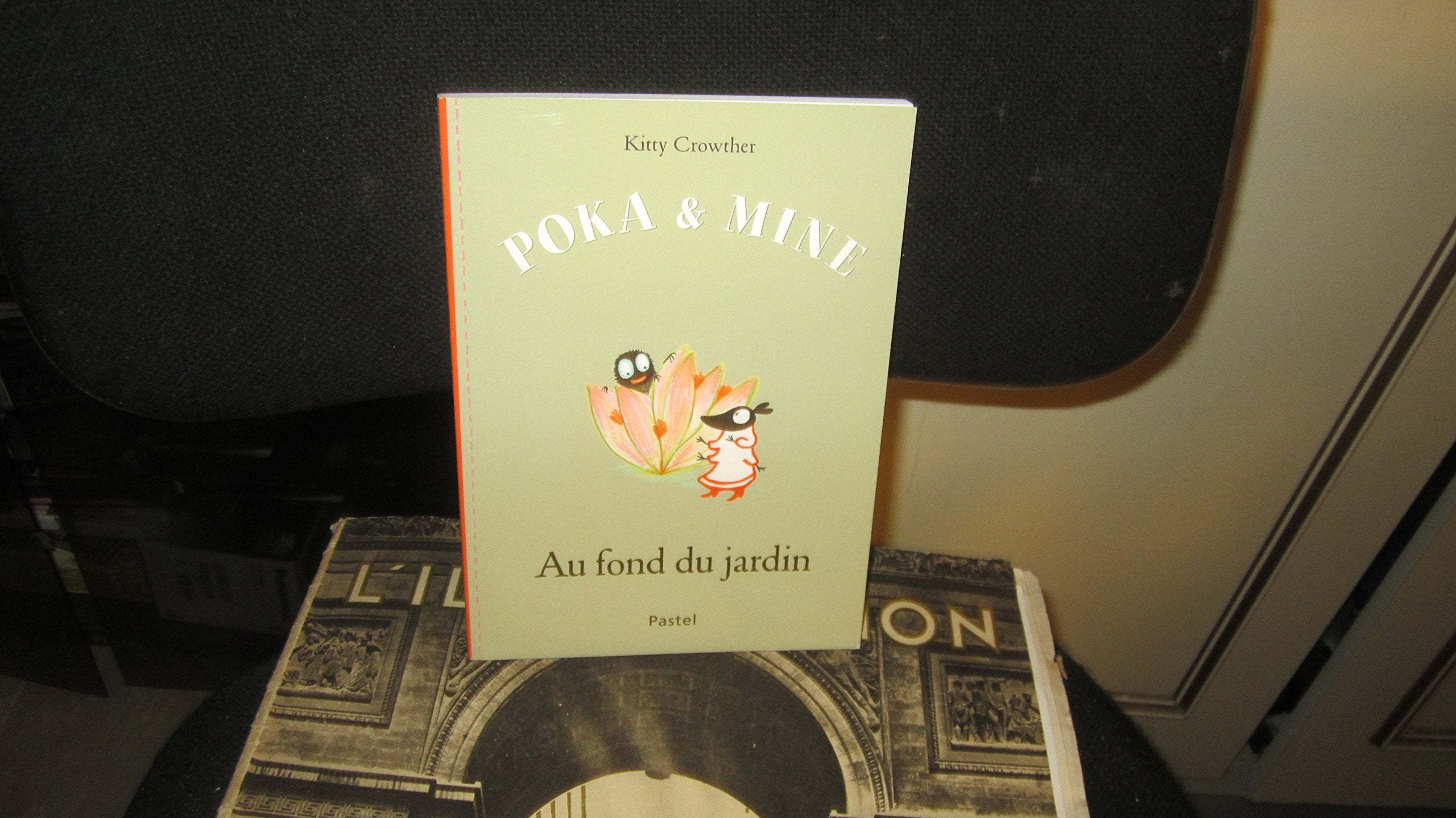 Poka et Mine : Au fond du jardin Books