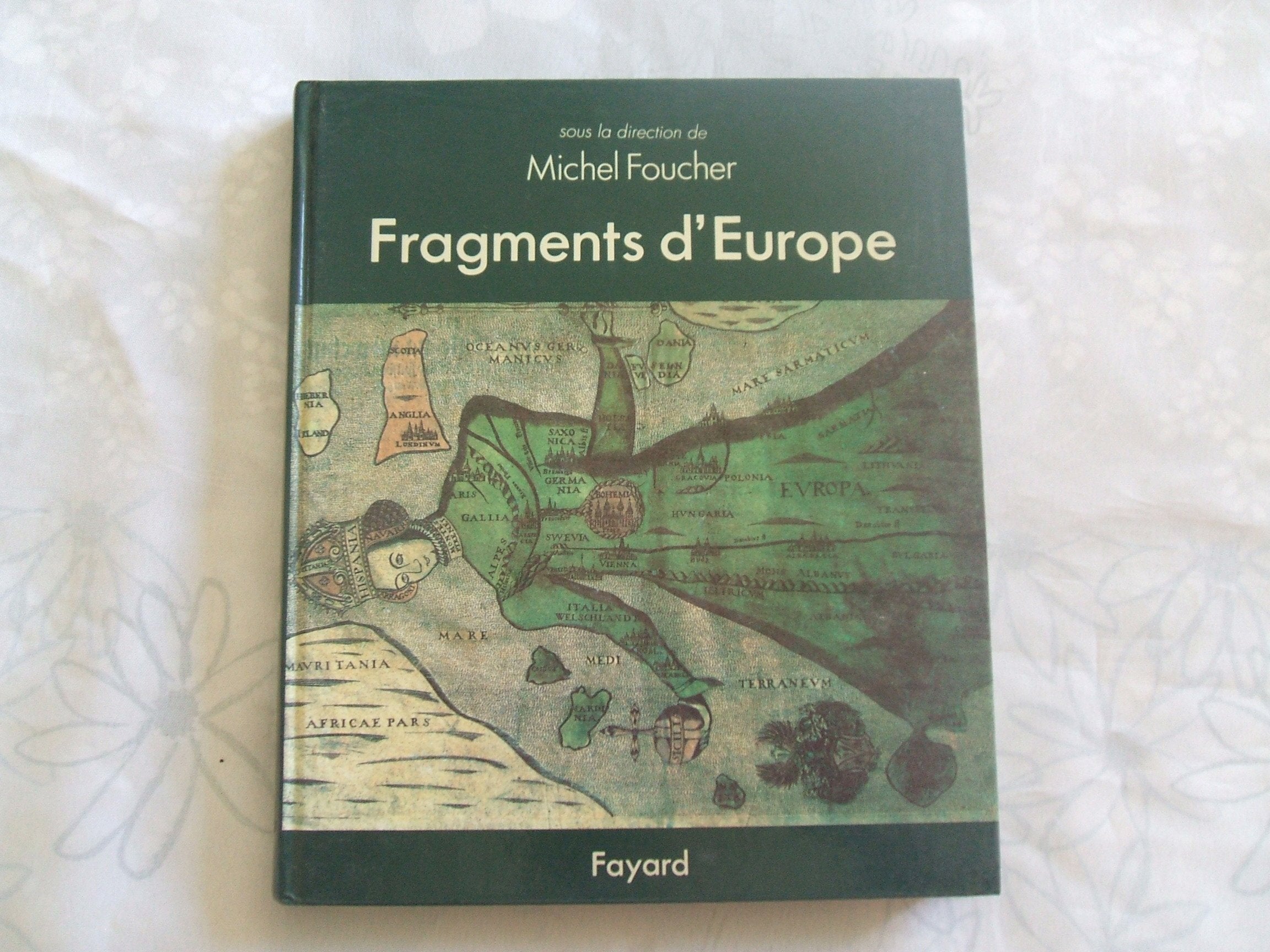 Fragments d'Europe : atlas de l'Europe médiane et orientale Books
