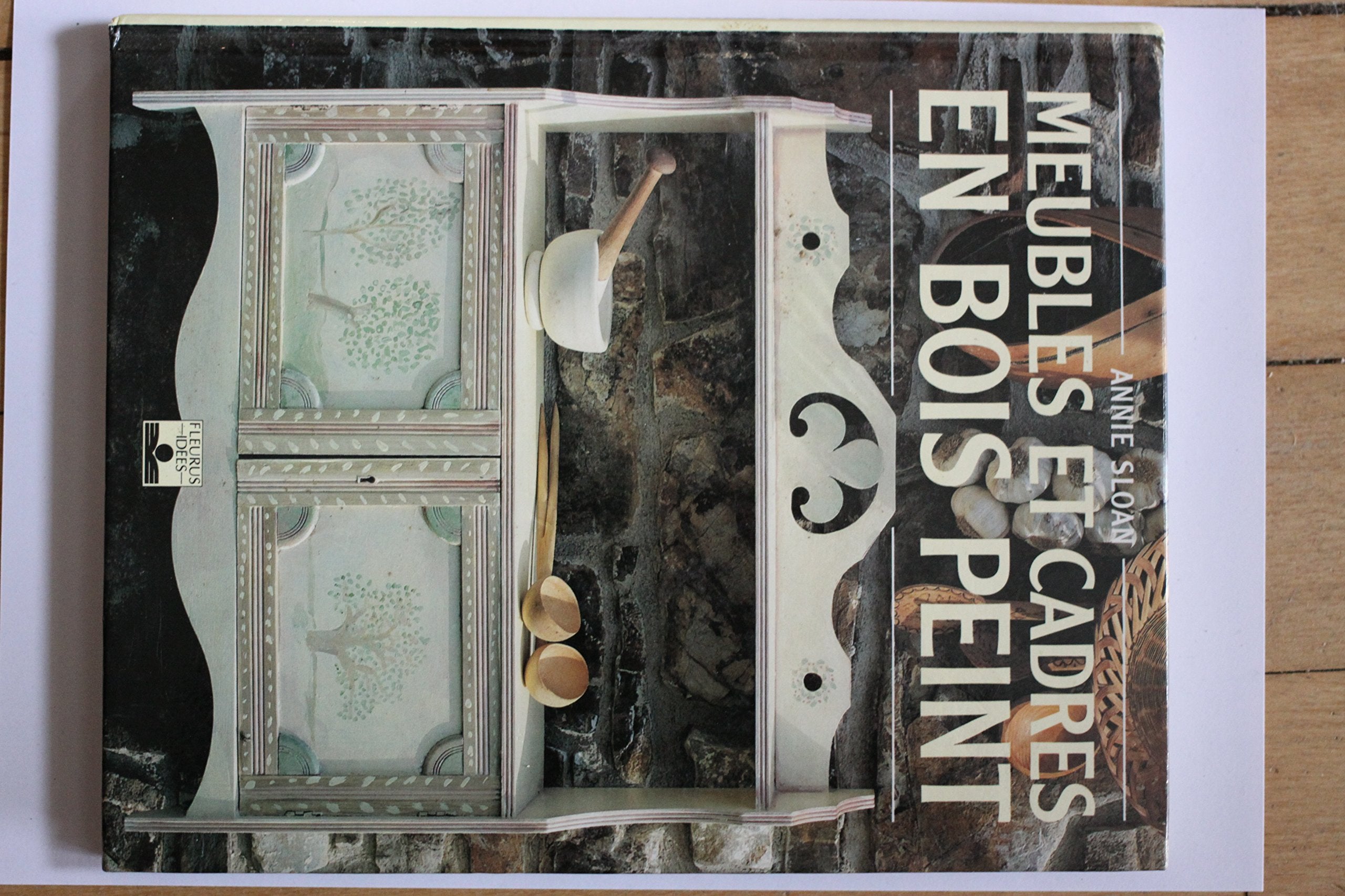 Meubles et cadres en bois peint book