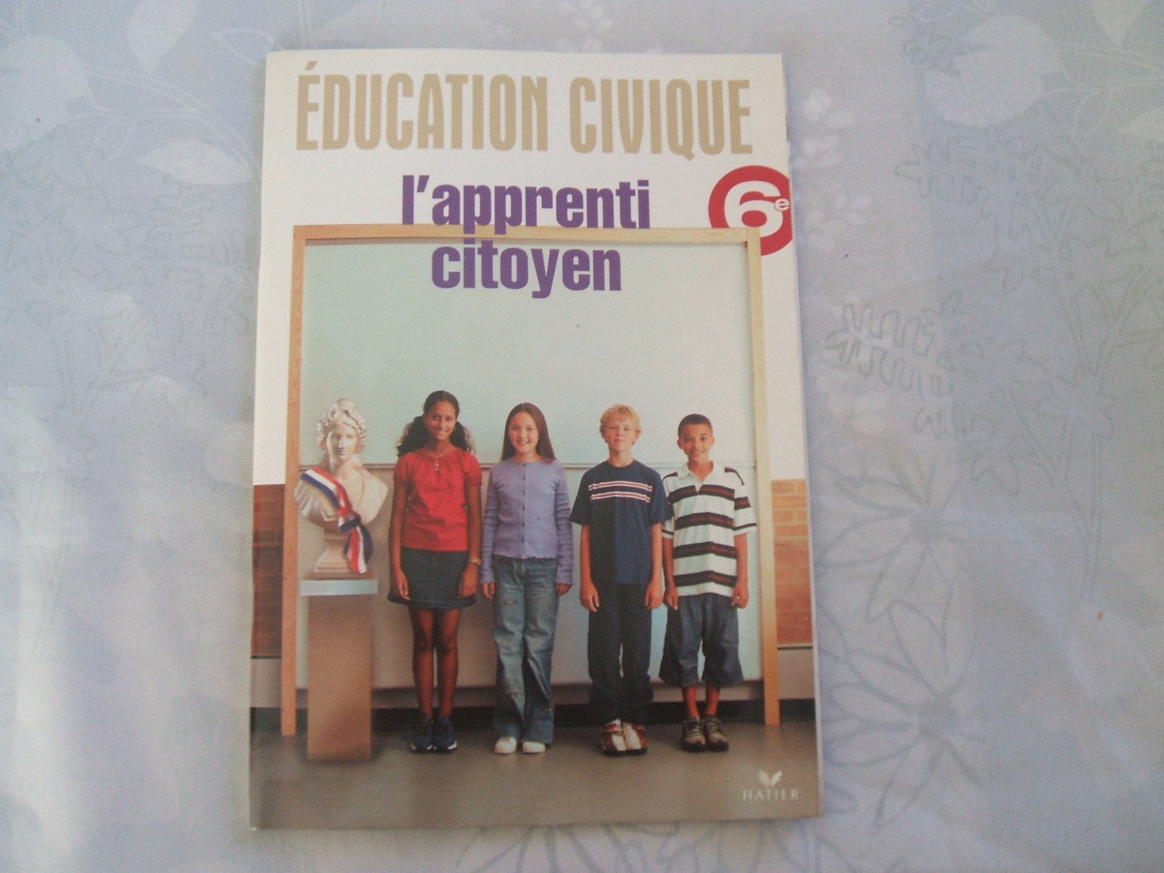 Education civique : Journal de l'apprenti citoyen, 6e (livre de l'élève) book