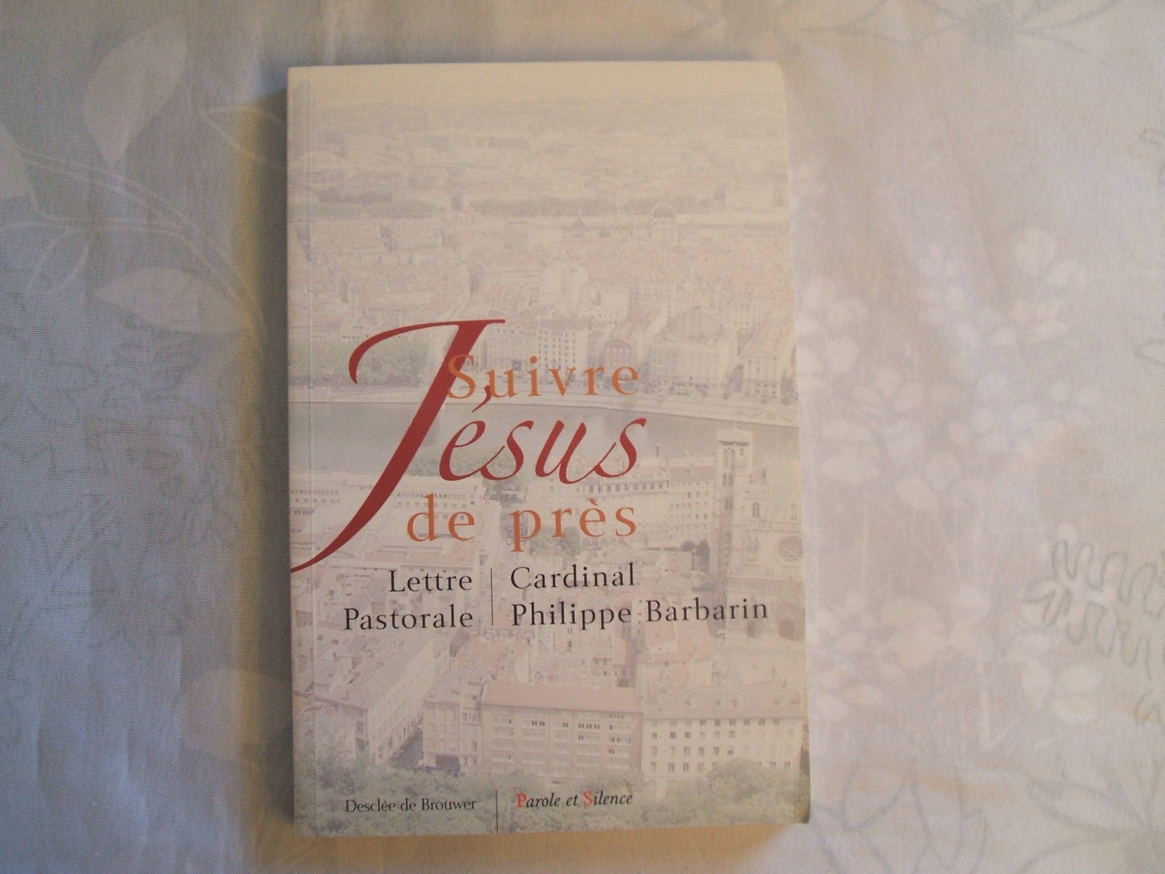 Suivre Jésus de près: Lettre Pastorale aux catholiques du diocèse de Lyon book