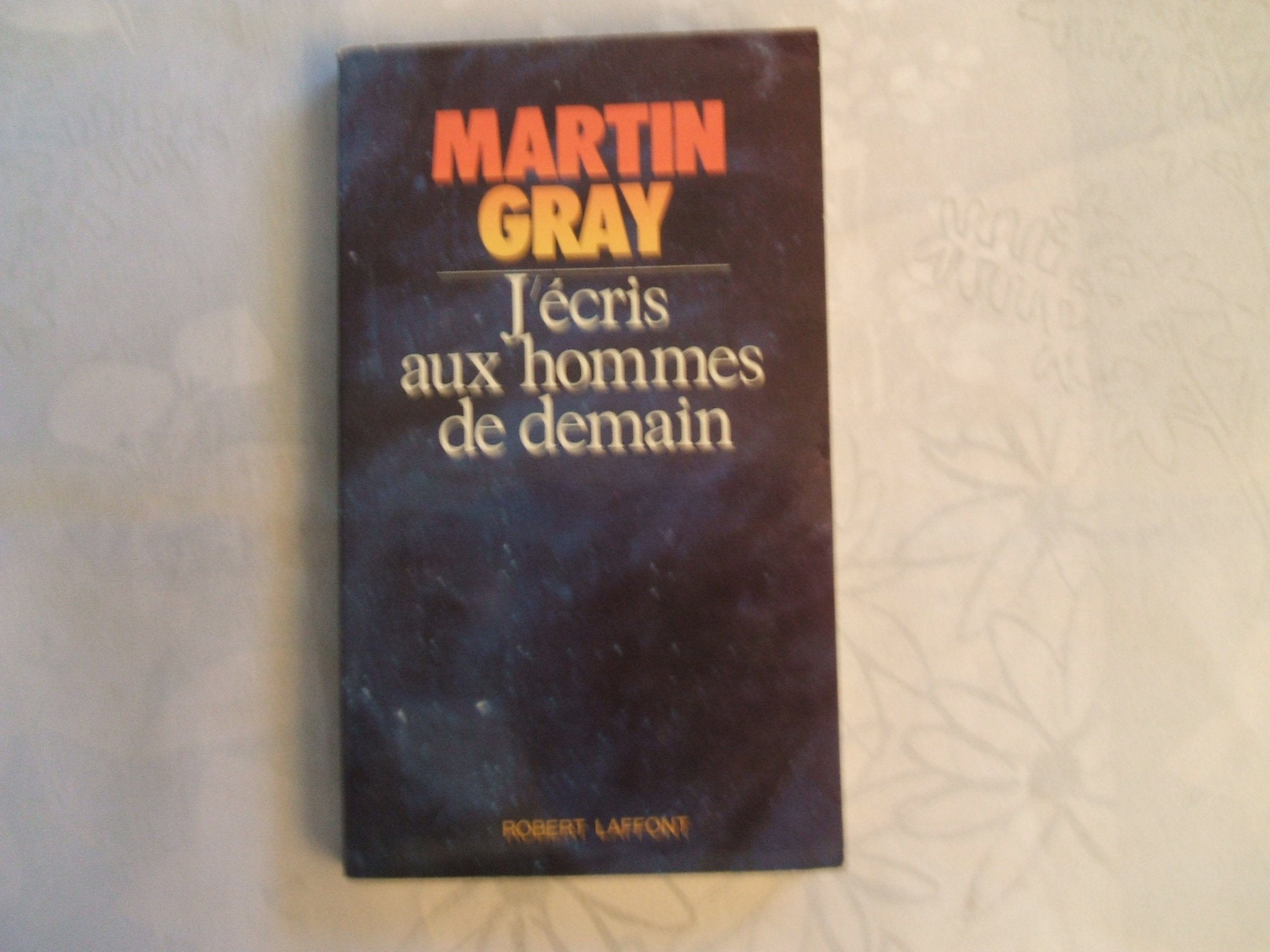 J'écris aux hommes de demain Books