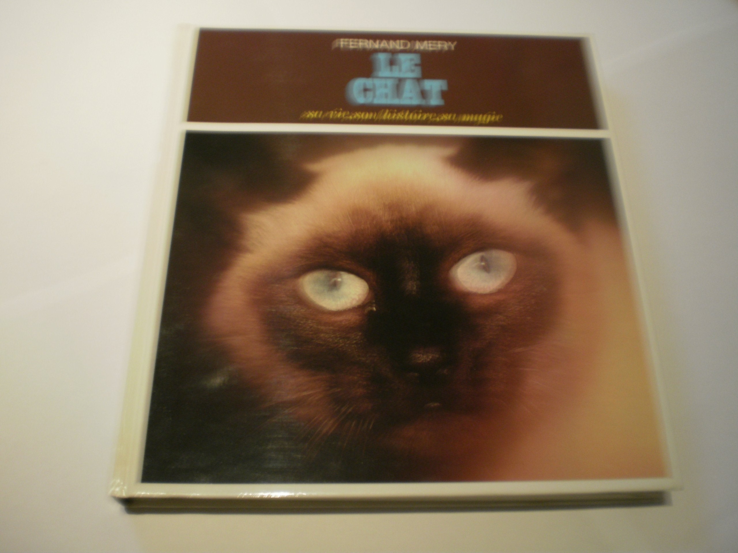 Le Chat, son histoire, sa vie, sa magie book