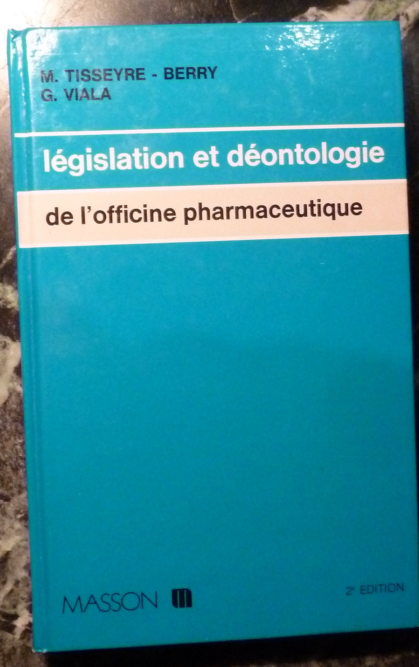 Législation et déontologie de l'officine pharmaceutique book
