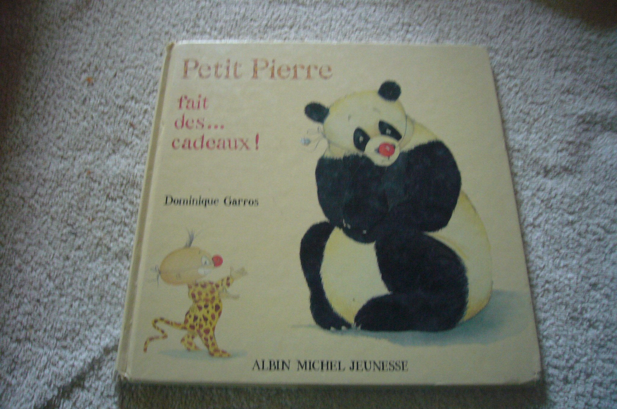 Petit Pierre fait des cadeaux ! Books