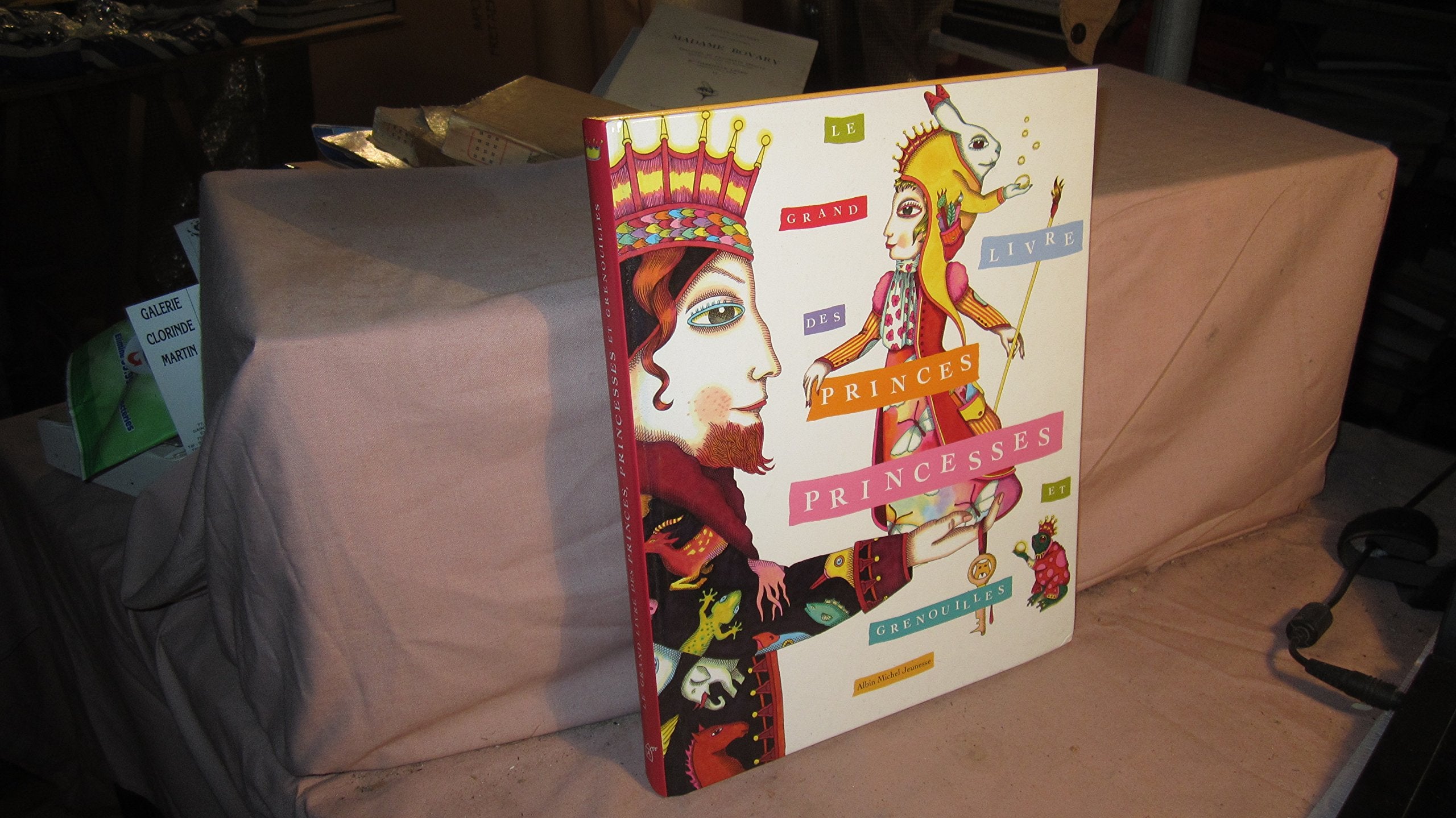 Le grand livre des princes, princesses et grenouilles Books