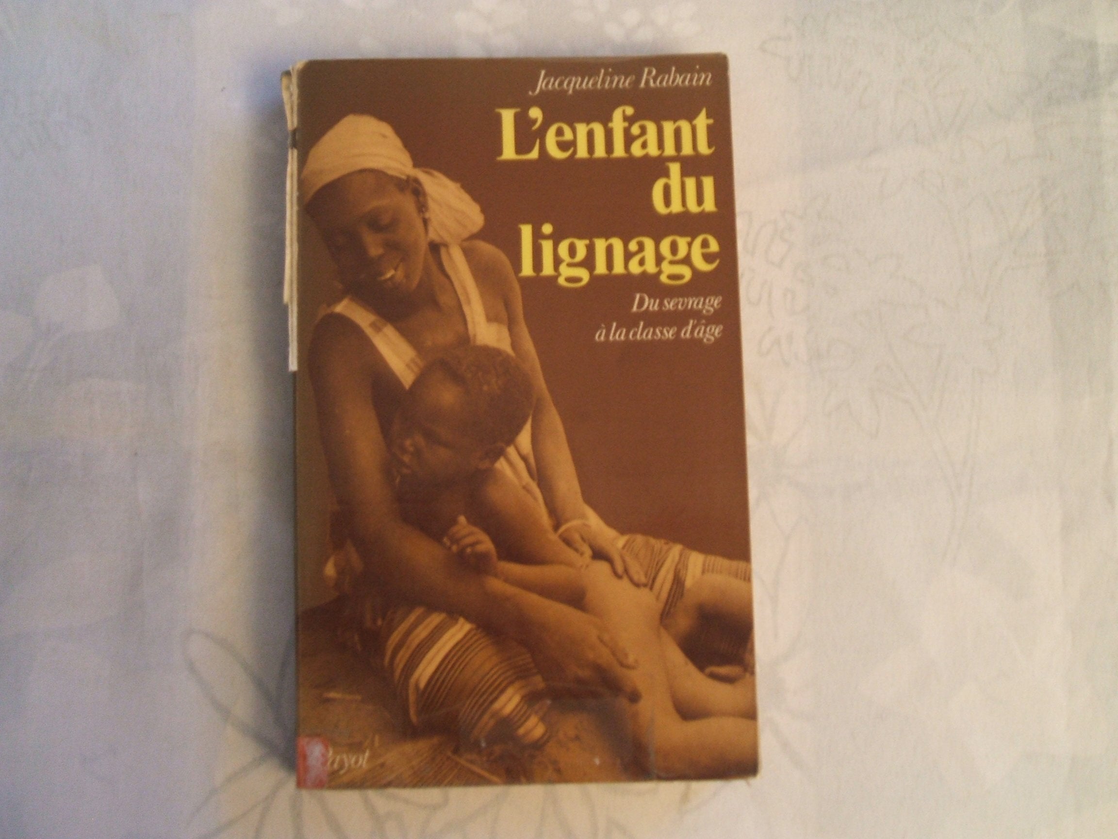 L'Enfant du lignage : Du sevrage à la classe d'âge chez les Wolof du Sénégal (Bibliothèque scientifique) book