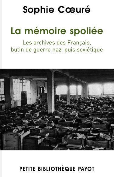 La mémoire spoliée : les archives des Français, butin de guerre nazi puis soviétique, de 1940 à nos jours book