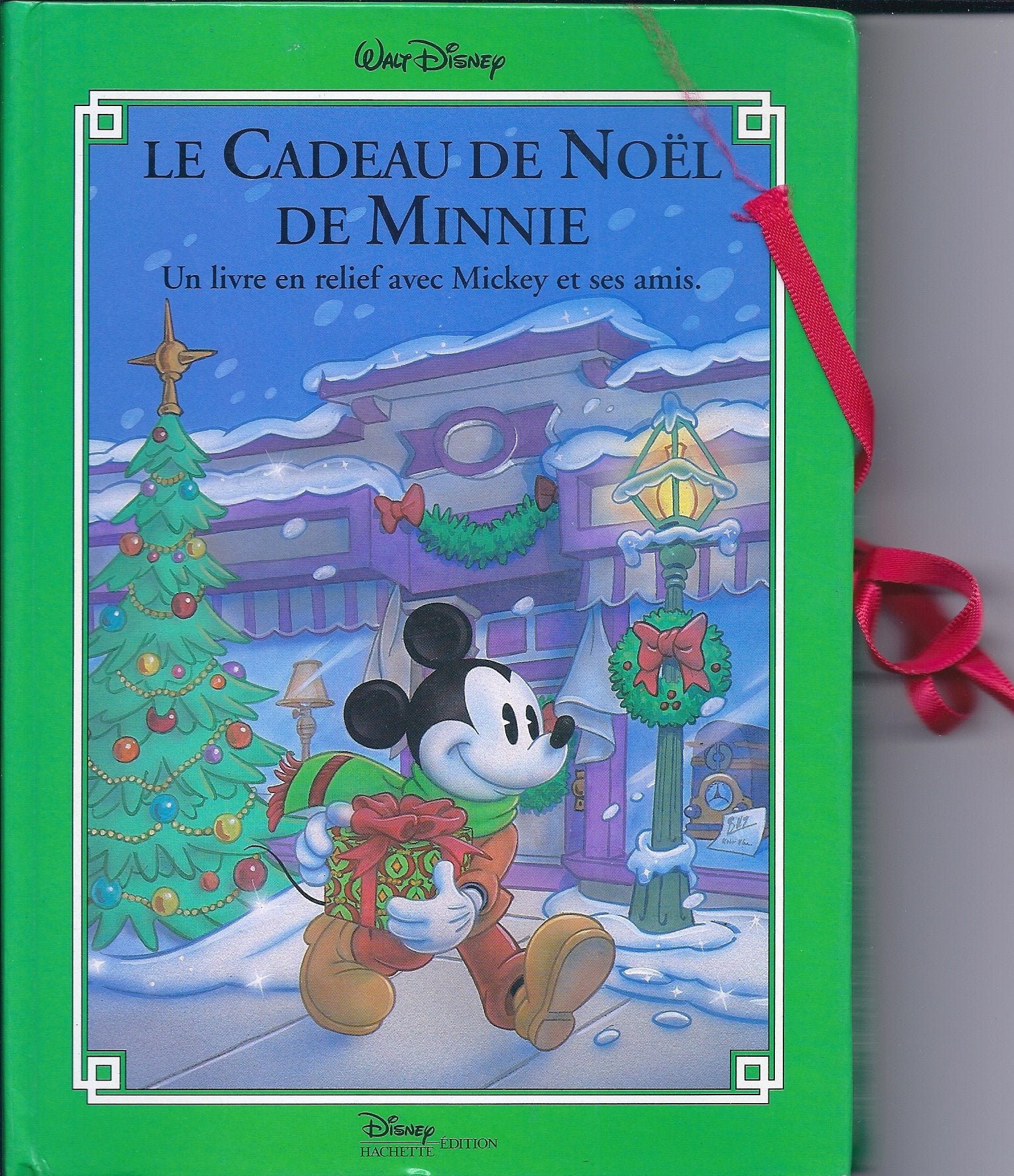Le cadeau de Noël de Minnie: Un livre en relief avec Mickey et ses amis book