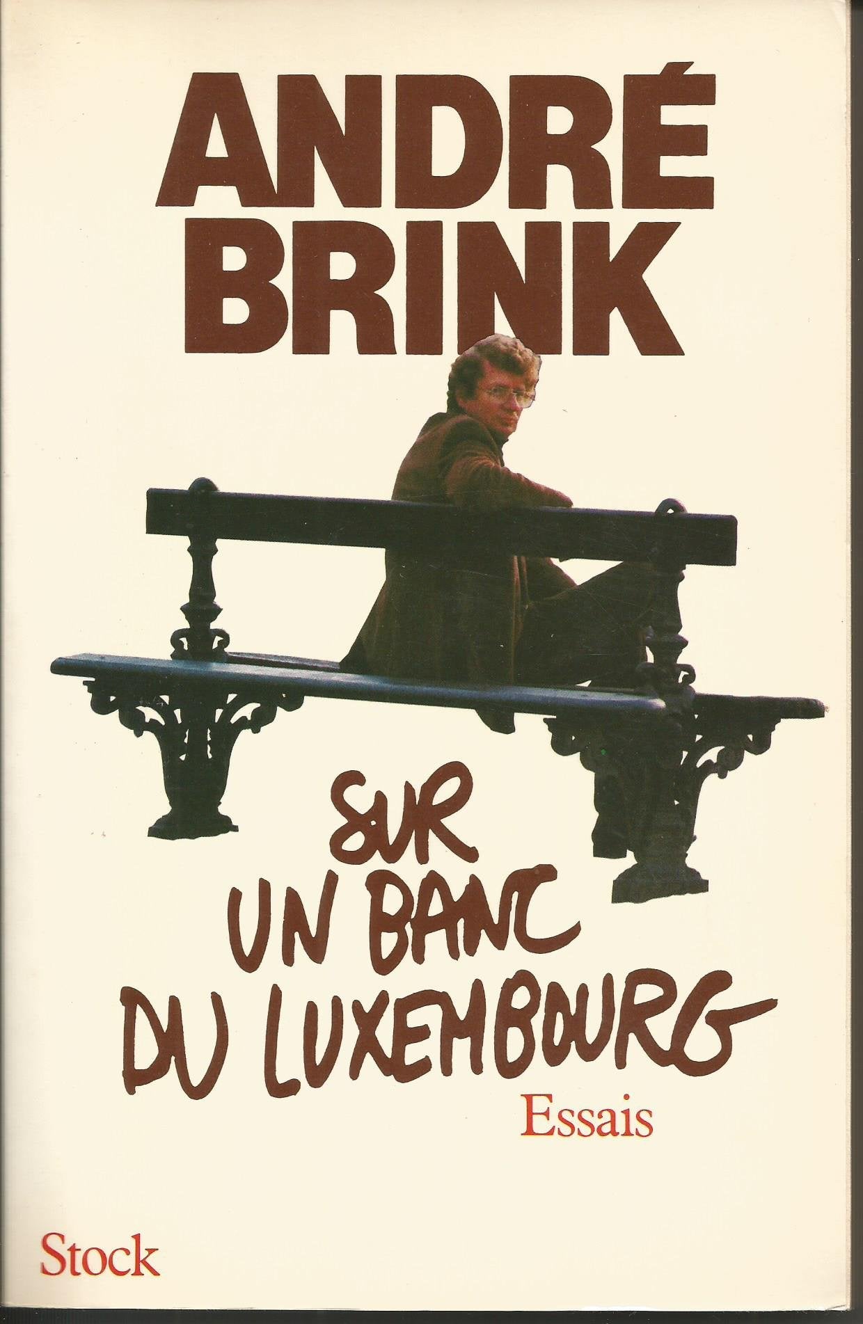 Sur un banc du Luxembourg: Essais sur l'écrivain dans un pays en état de siège book