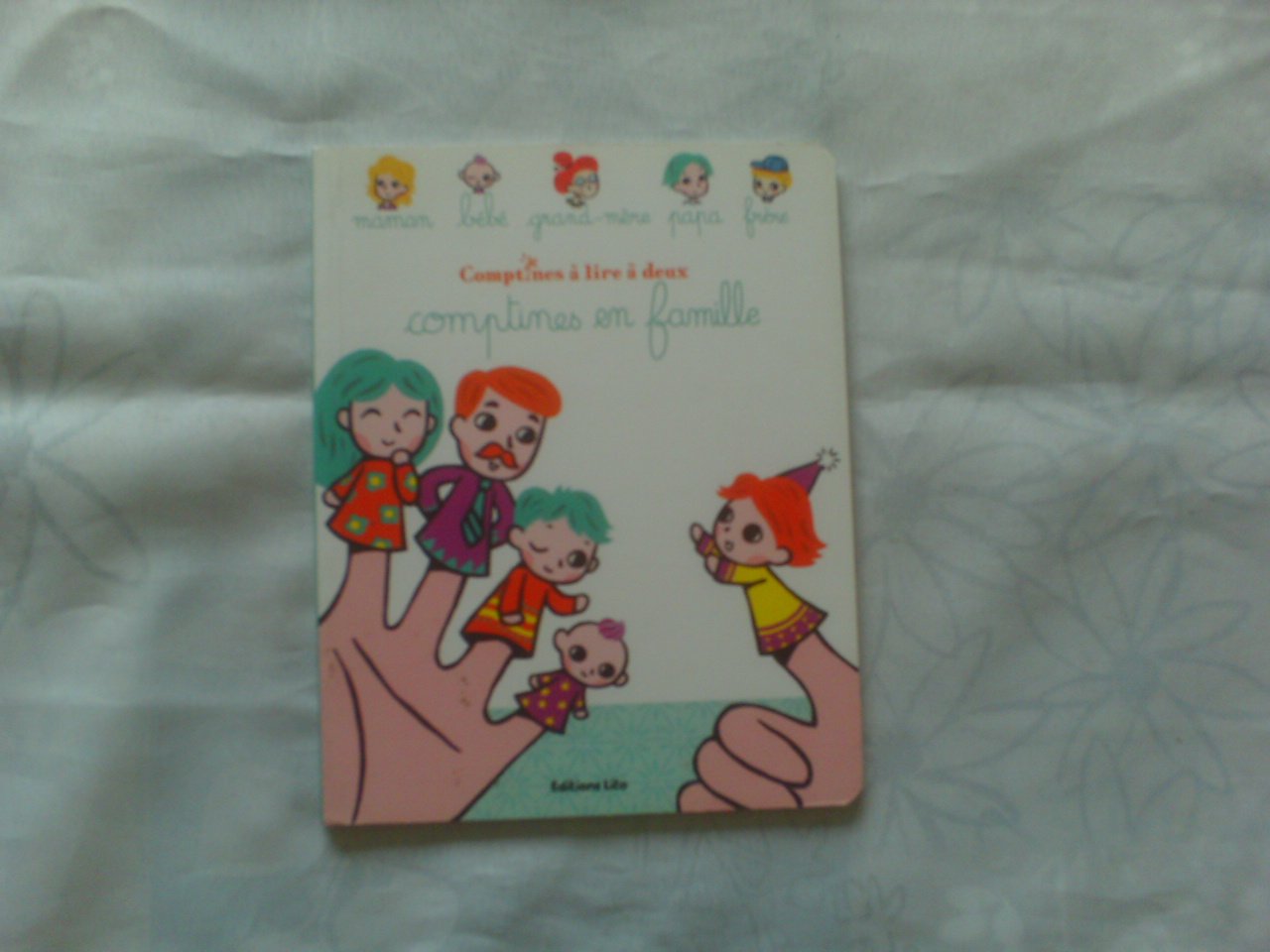 Comptines à lire à deux : Comptines en famille - Dès 2 ans book