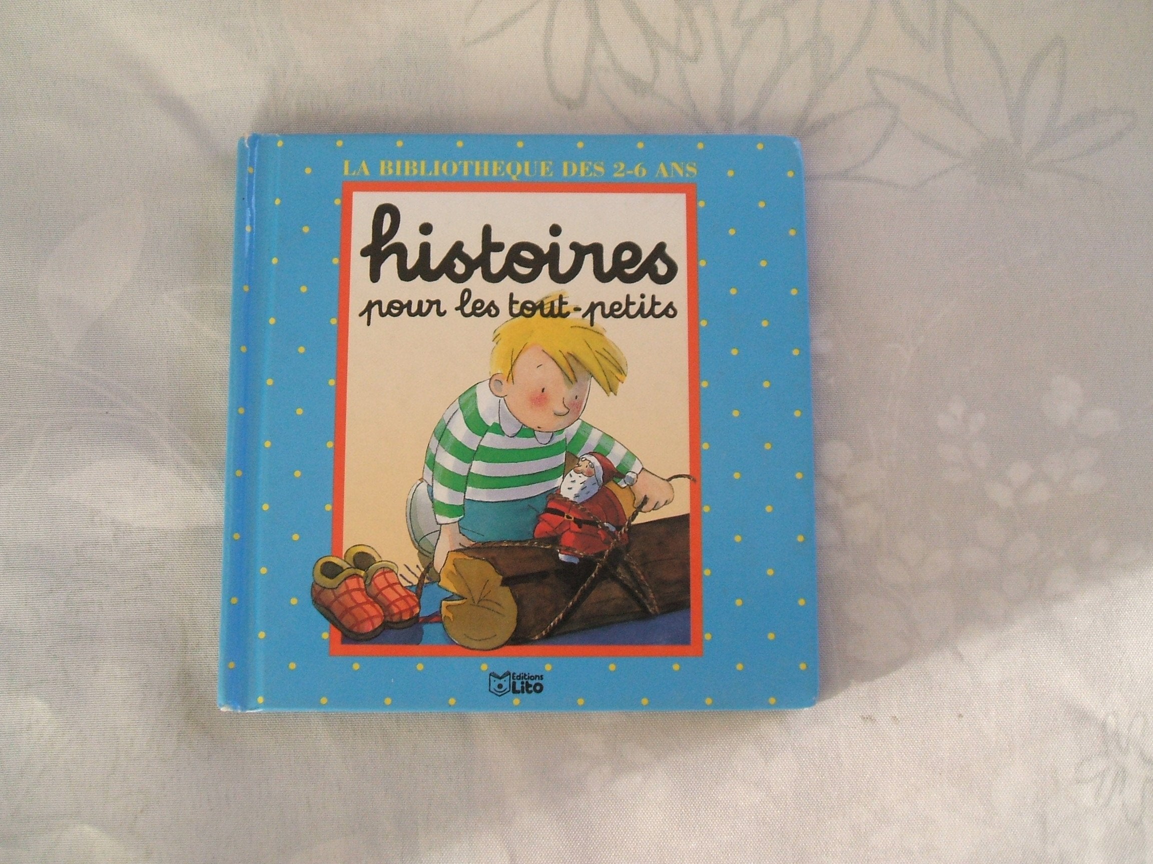 Un tout petit Père Noël. [La souris maigre et le gros chat Books