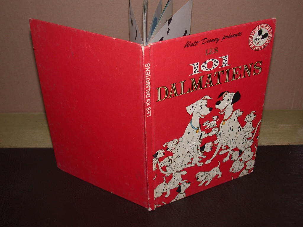 LES 101 DALMATIENS Books