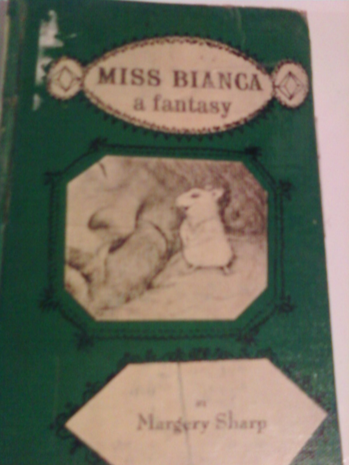 Bernard et Bianca (Mickey club du livre) book