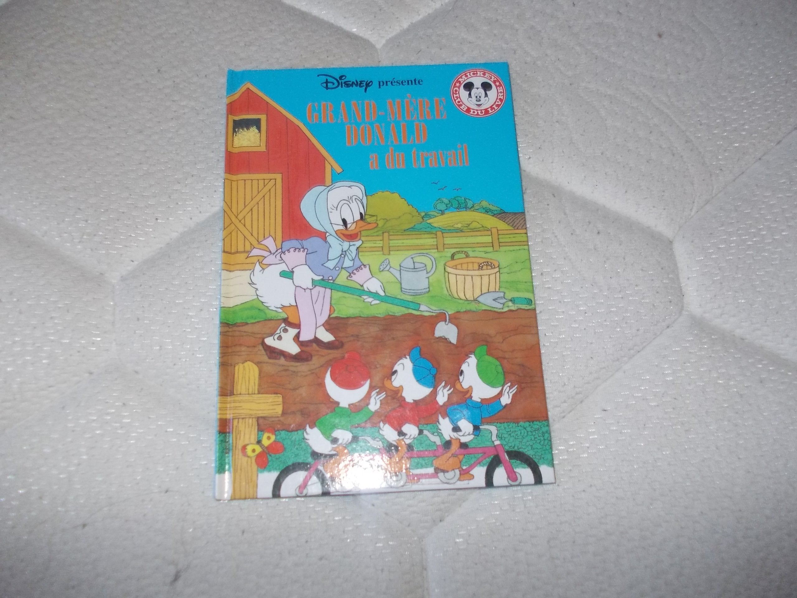 Grand-mère Donald a du travail (Mickey club du livre) Books