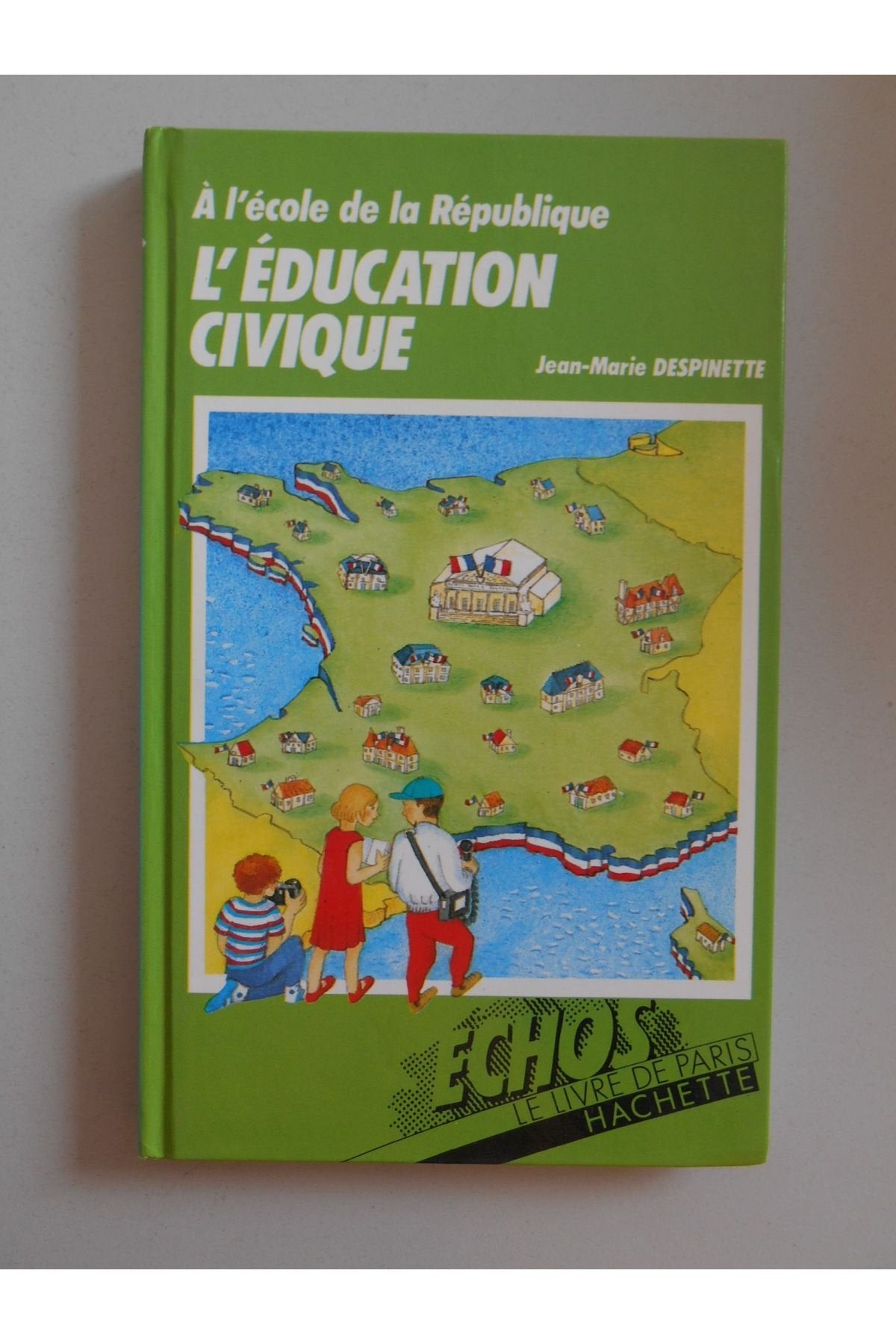 L'Éducation civique : à l'école de la République (Échos-Le Livre de Paris-Hachette) book