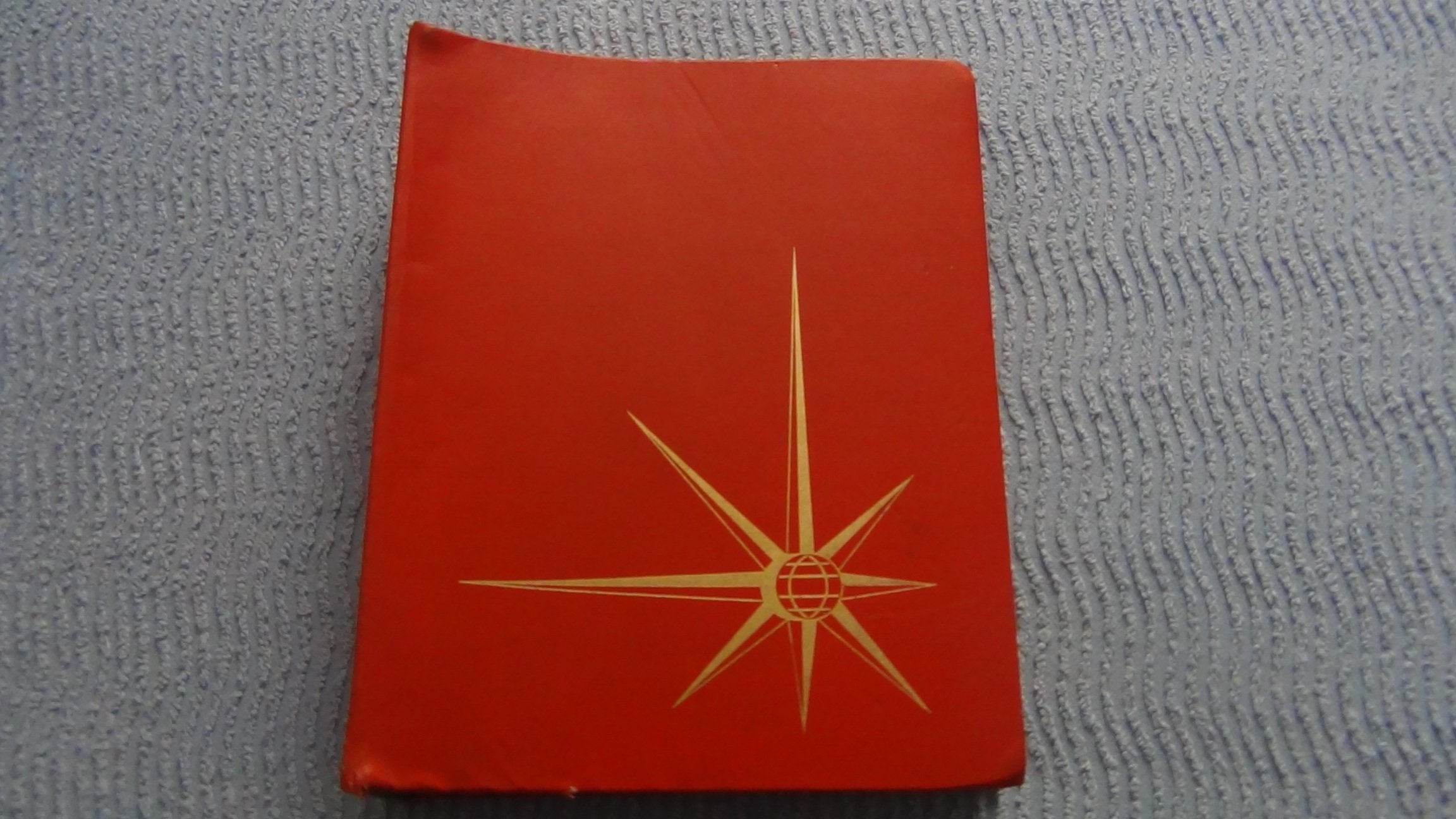 Tout l'univers.. 1992-1993. Tout l'univers book
