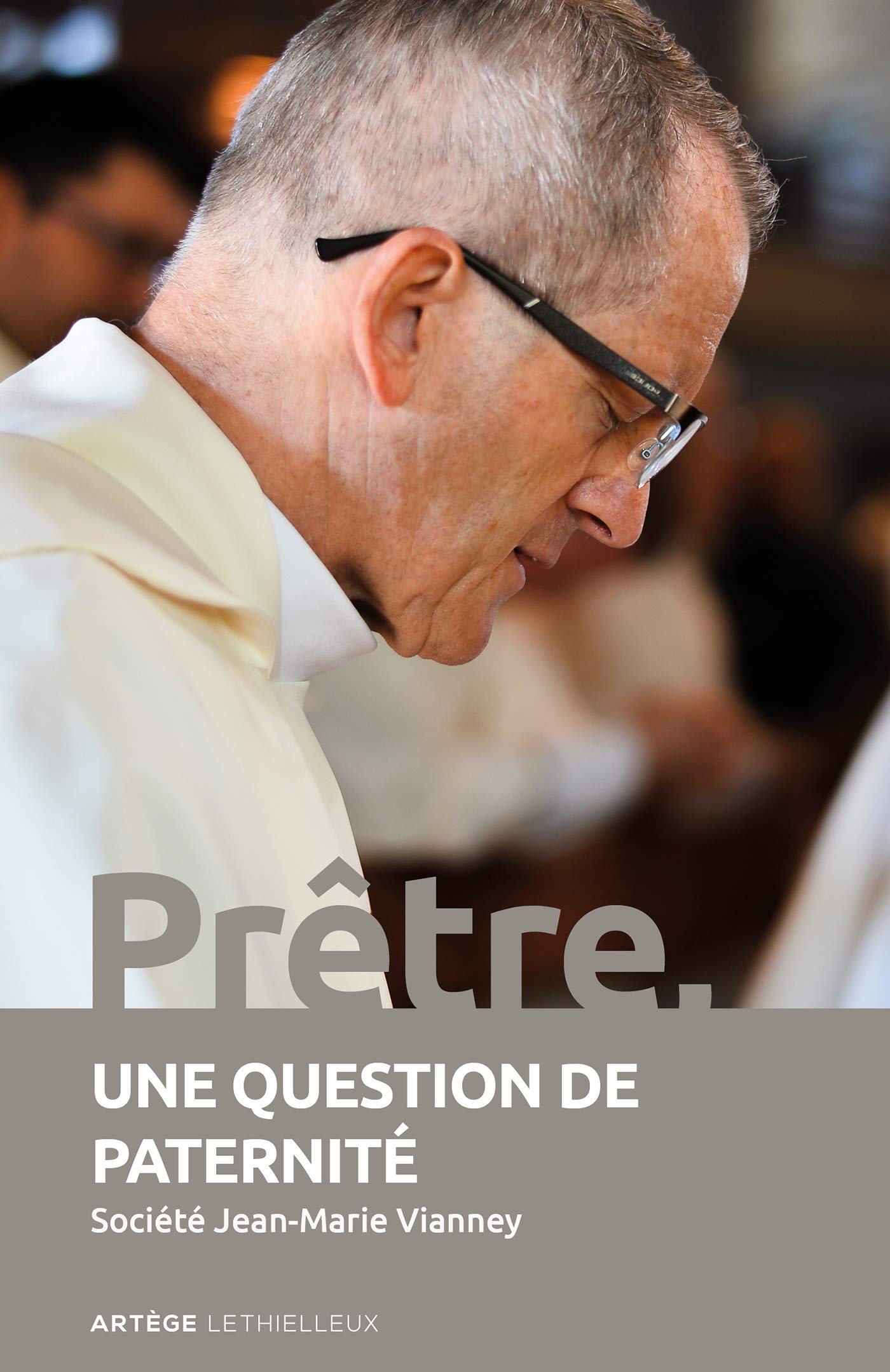 Prêtre, une question de paternité book