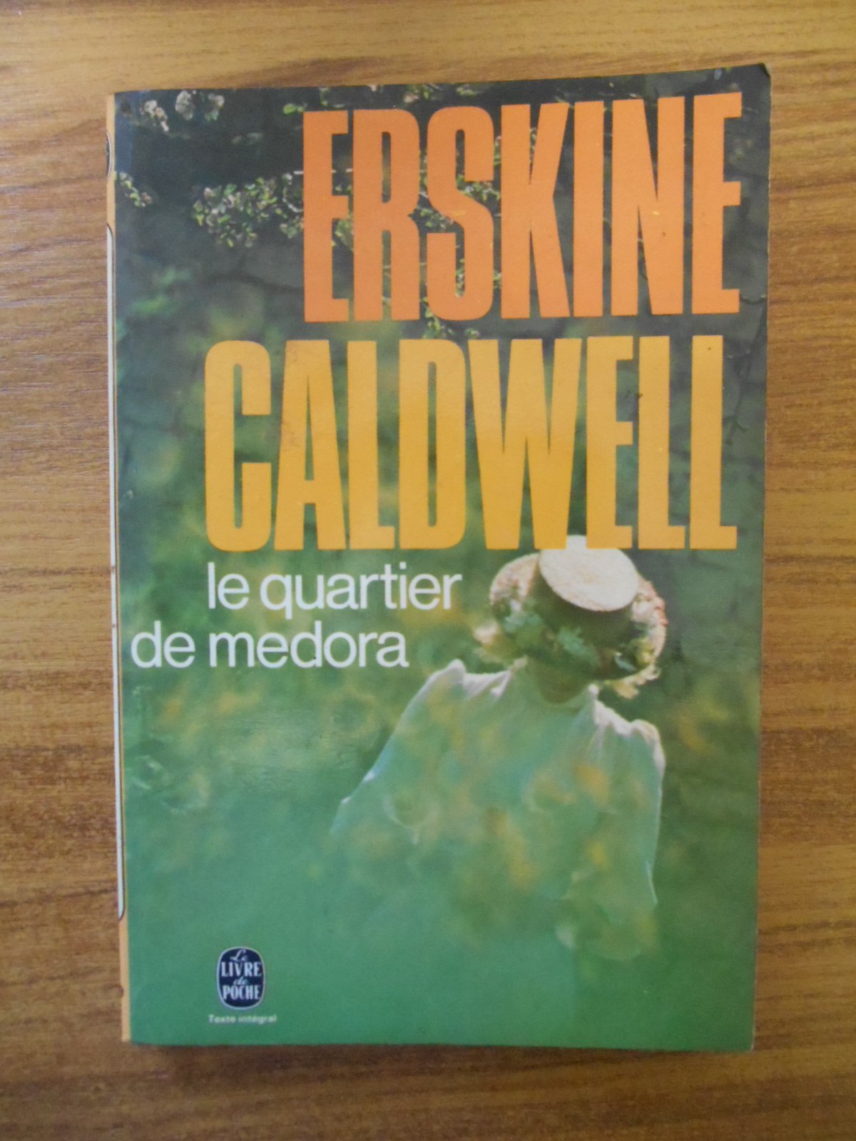 Le Quartier de Medora (Le Livre de poche) book