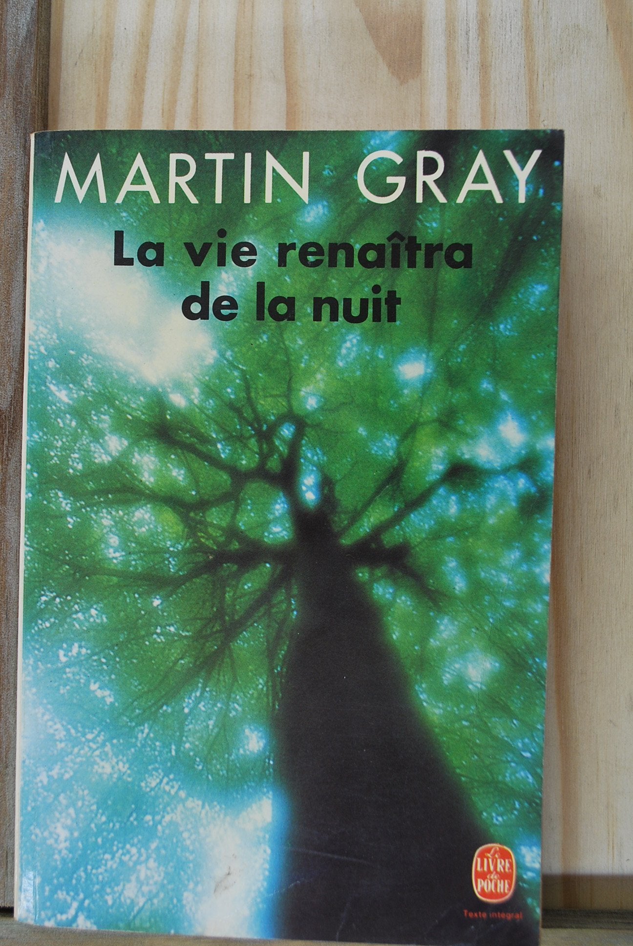La vie renaîtra de la nuit Books