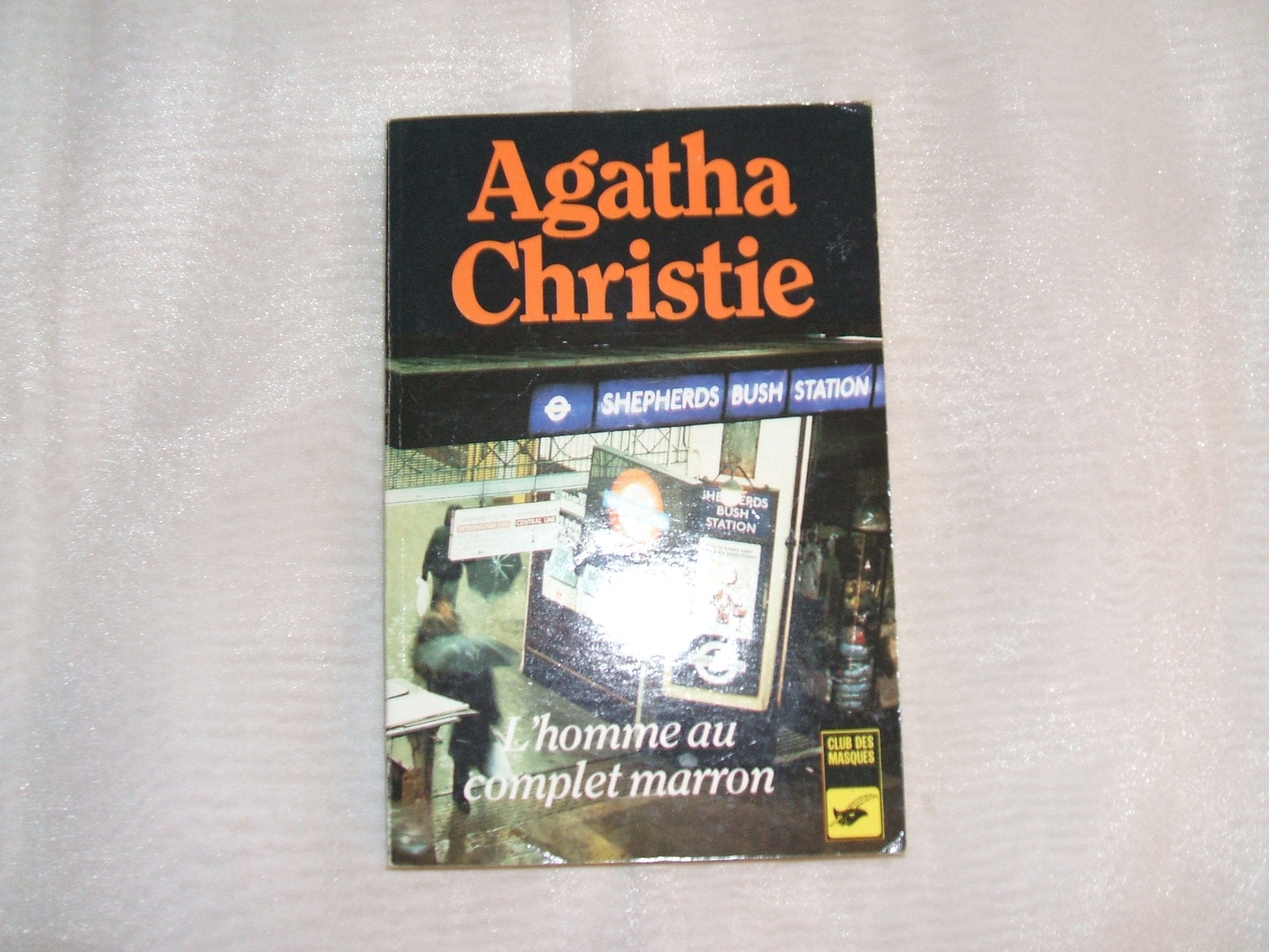 AGATHA CHRISTIE//L'HOMME AU COMPLET MARRON//TRADUIT DE L'ANGLAIS PAR JULIETTE PARY//EDITIONS LIBRAIRIE DES CHAMPS-ELYSEES//N°124//1989 book