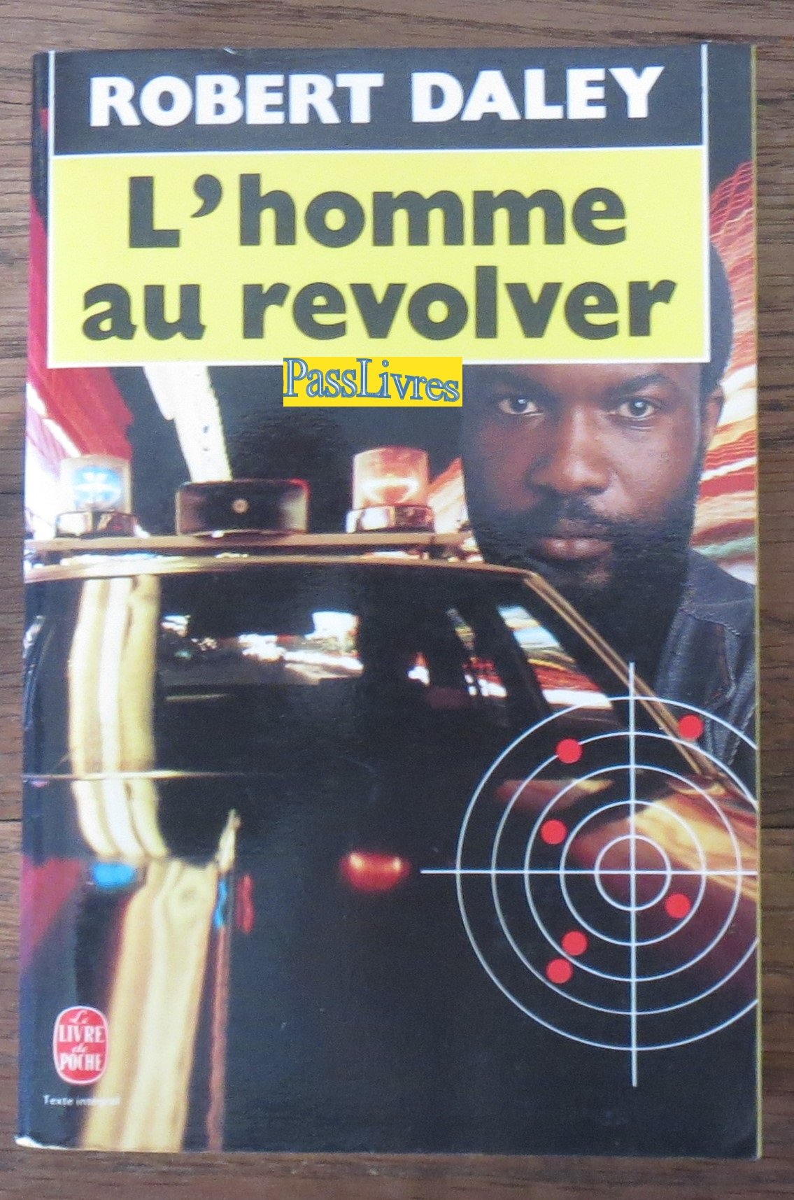 L' homme au revolver Books