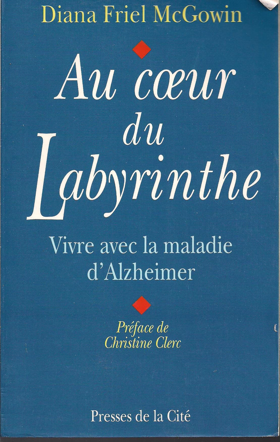 Au coeur du labyrinthe : vivre avec la maladie d'Alzheimer book