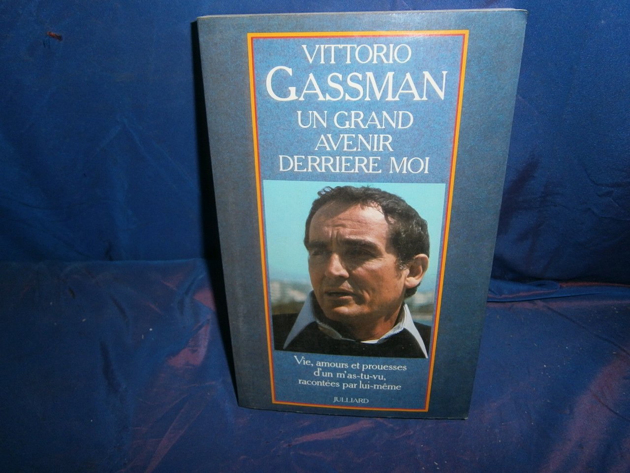 Un Grand avenir derrière moi : Vie, amours et prouesses d'un m'as-tu vu, racontées par lui-même Books