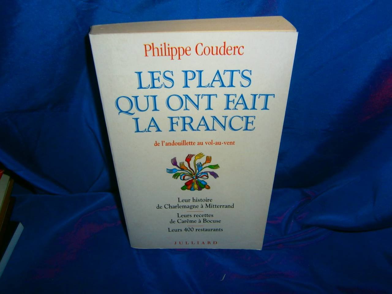 Les plats qui ont fait la France: De l'andouillette au vol-au-vent, leur histoire de Charlemagne à Mitterrand, leurs recettes de Carême à Bocuse, leurs 400 restaurants Books