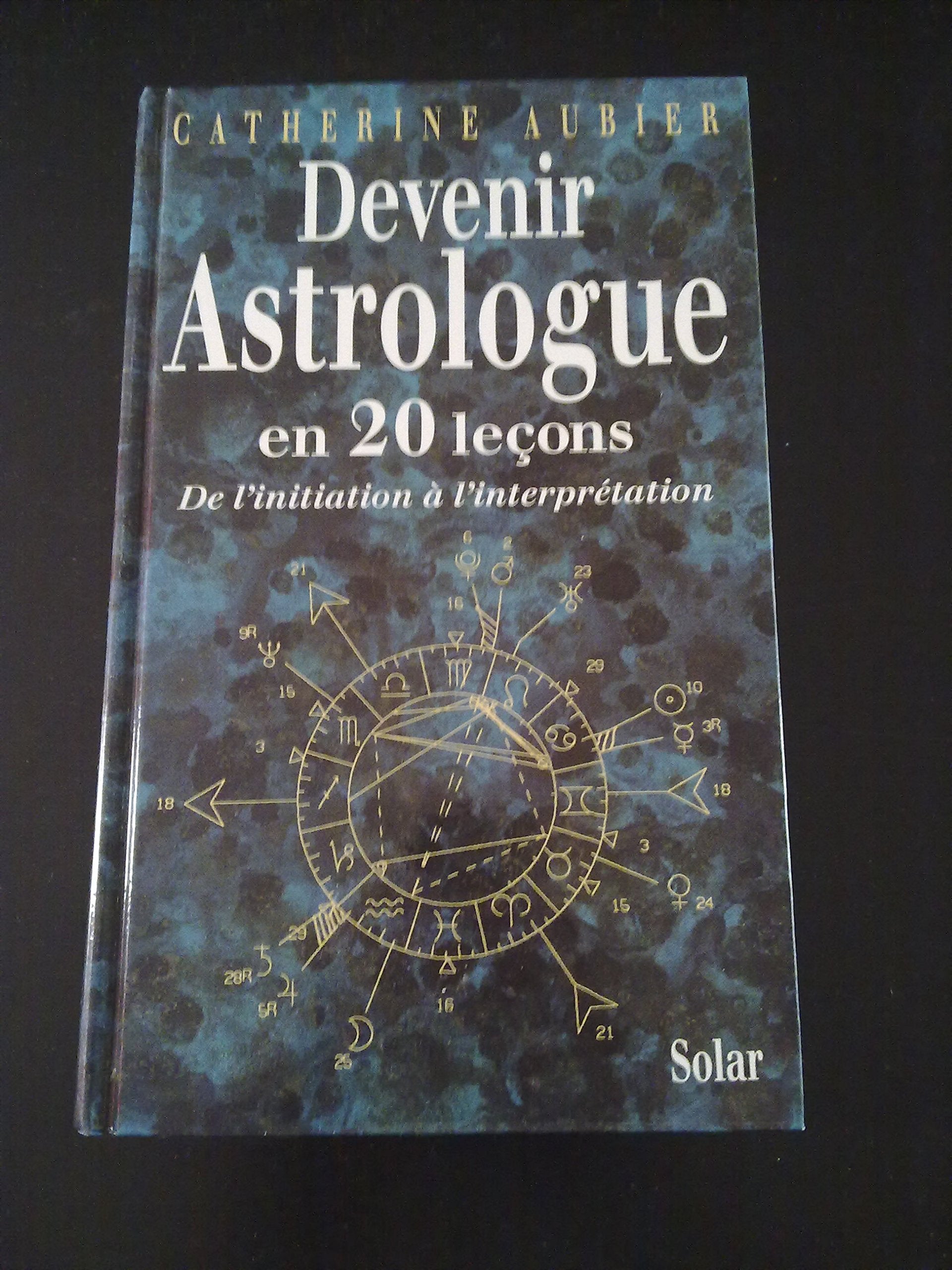 Devenir astrologue en 20 leçons : de l'initiation à l'interprétation book