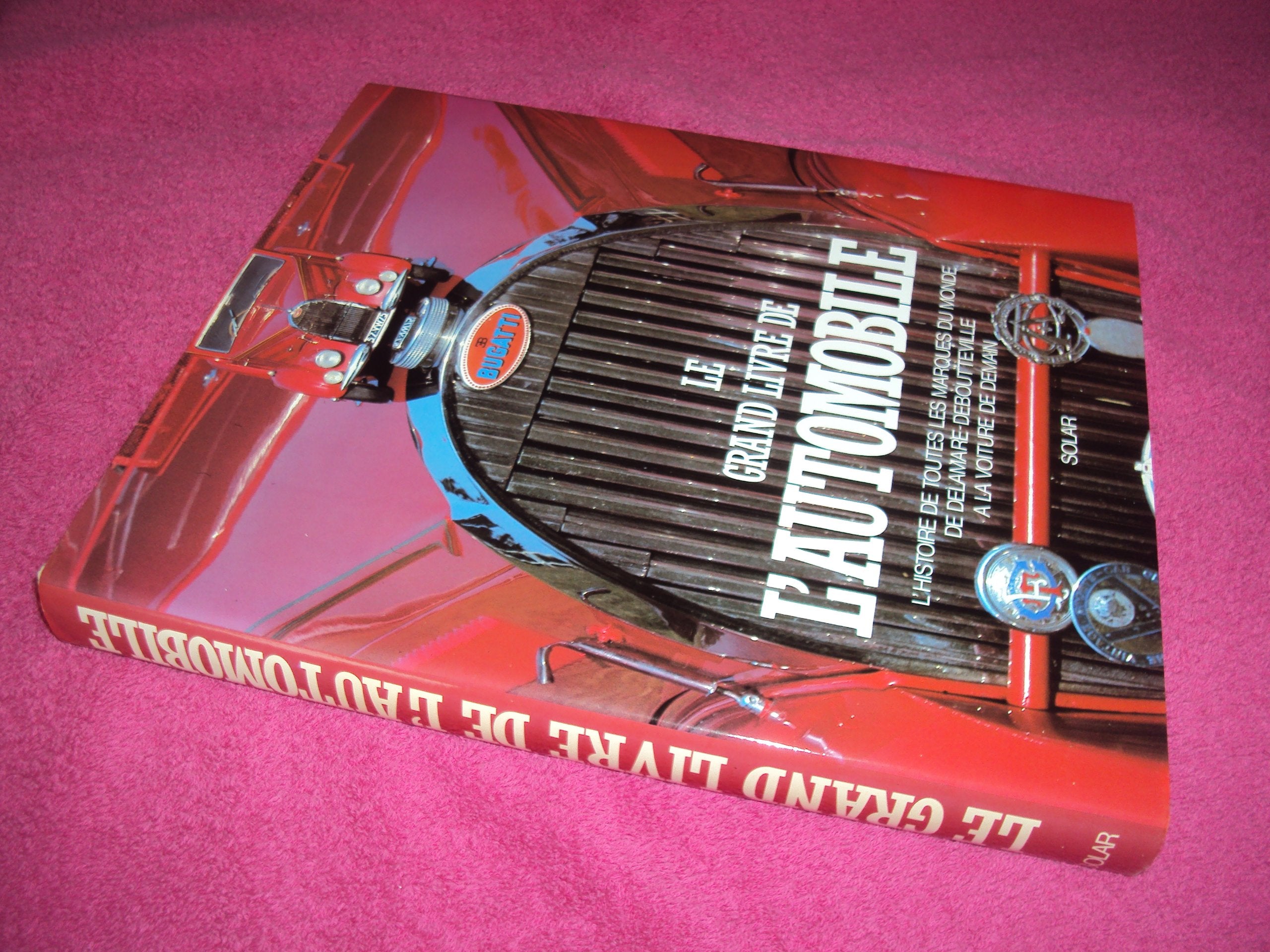 Le grand livre de l'automobile book