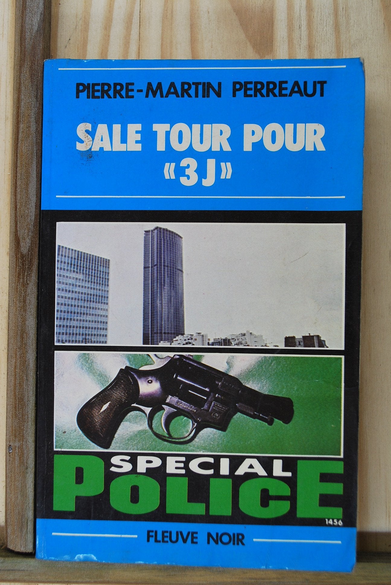 Sale tour pour 3 J (Spécial police) book